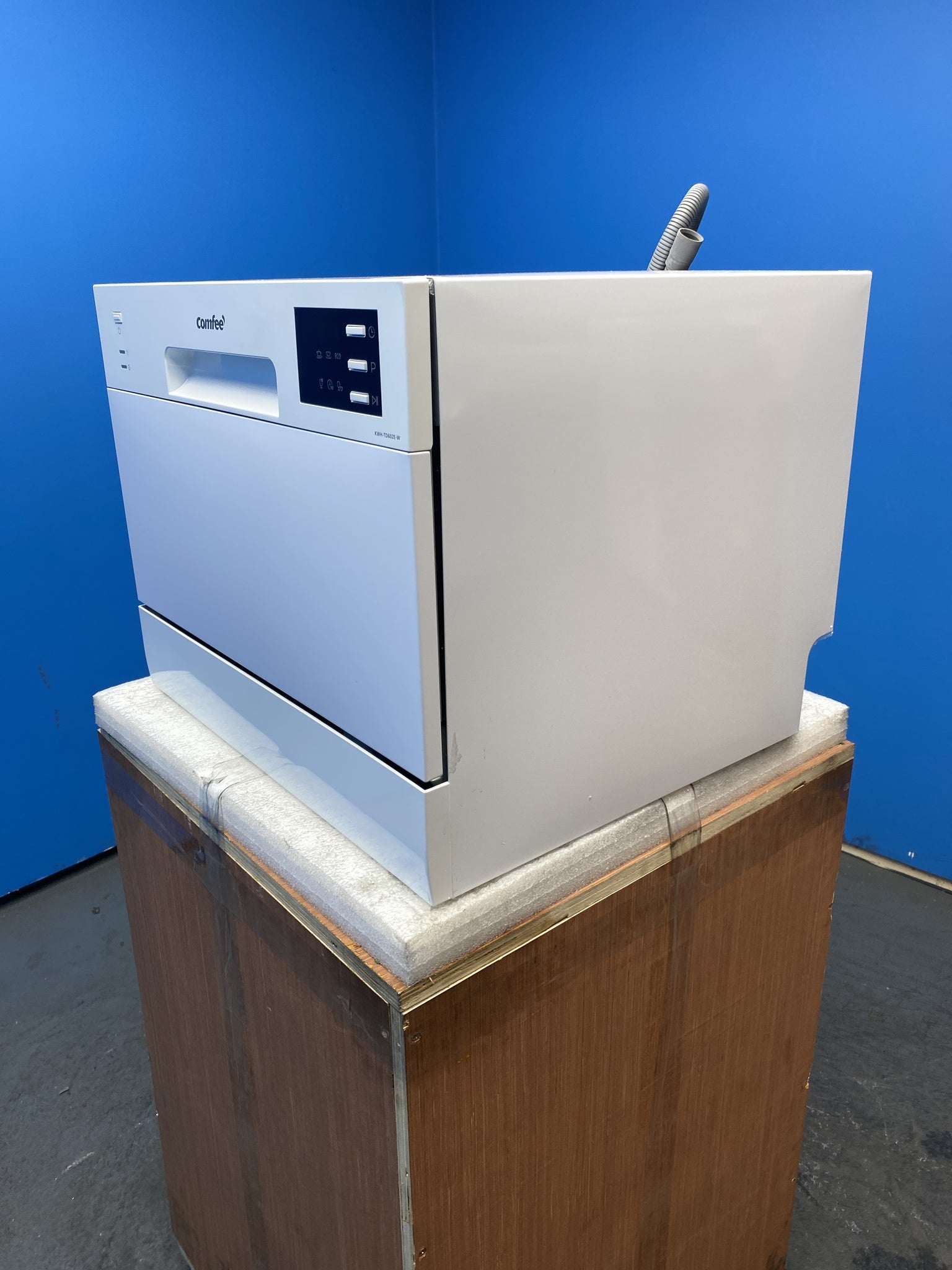 COMFEE' KWH-TD602E-W 6 Place Setting Countertop Dishwasher