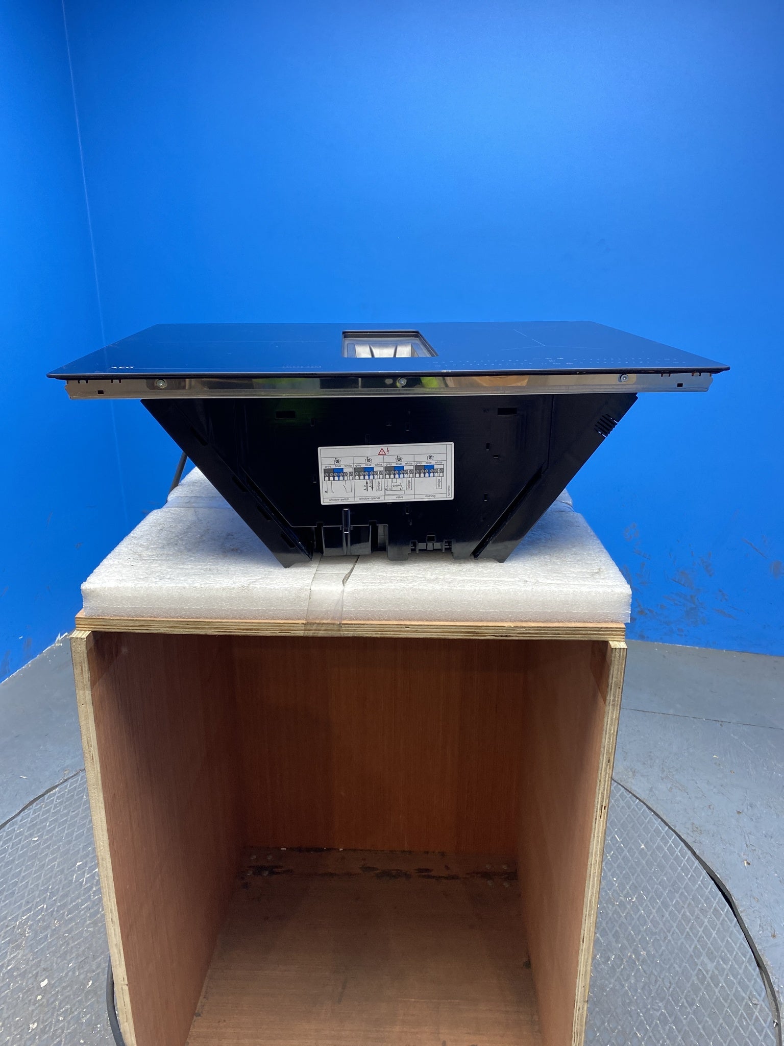 AEG Series 6000 TCH74B01CB 70cm Hob2Hood Venting Induction Hob