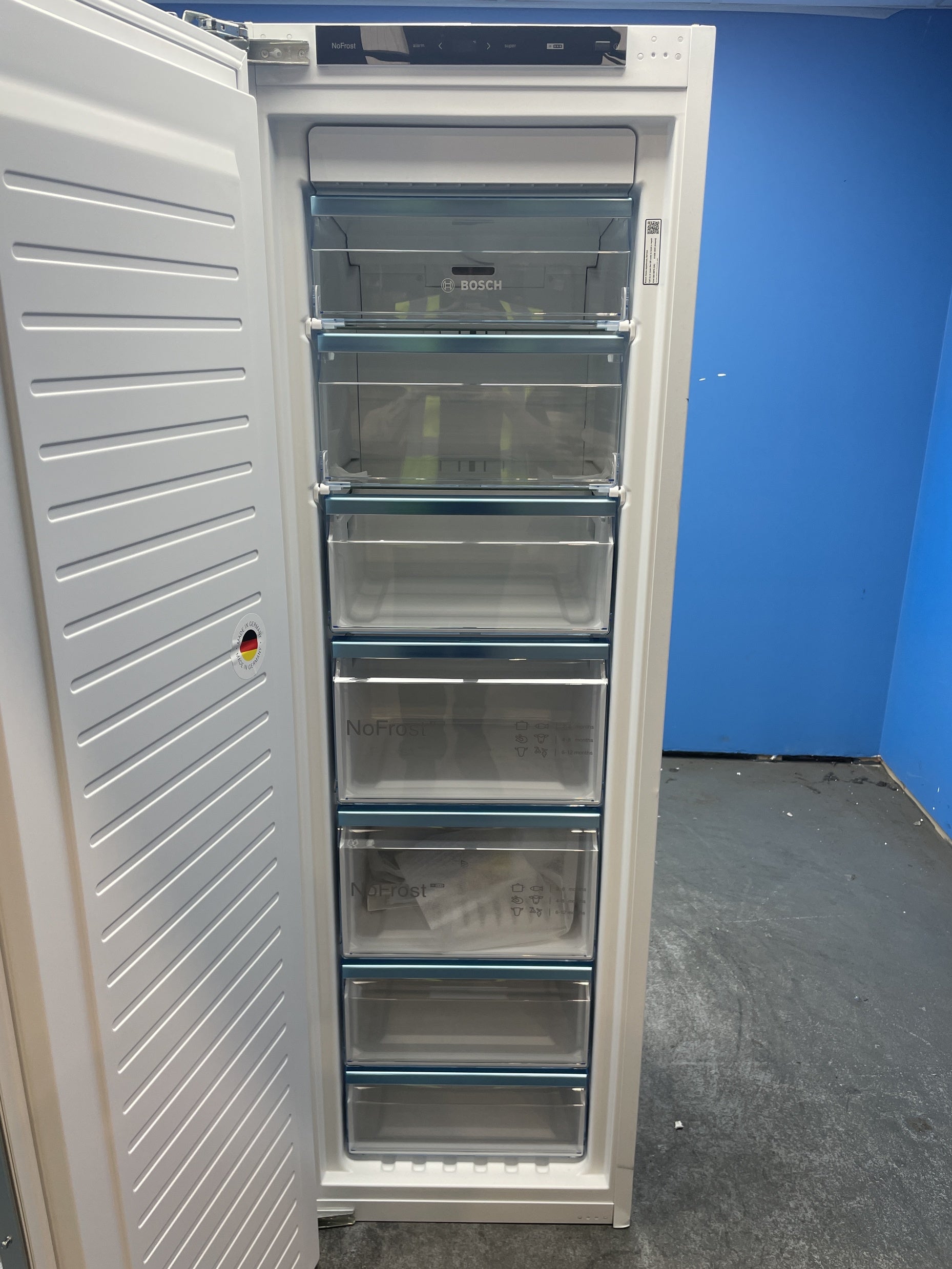 #GRC-158-137 - Bosch GIN81VEE0G Serie 4 Built-in Frost Free Upright Freezer