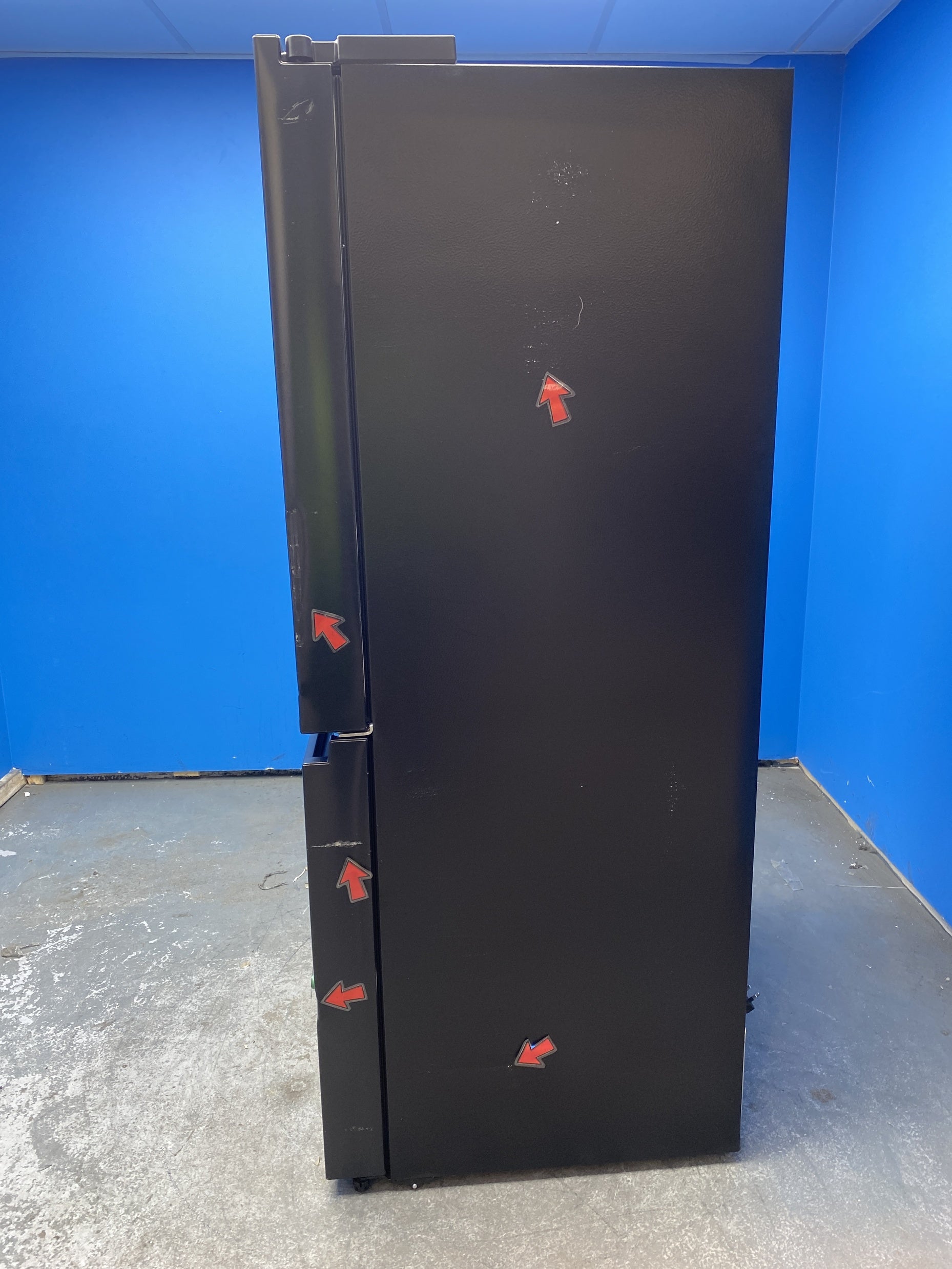 #GRC-143-633 - Hisense RQ758N4SWFE 606 Litre American Fridge Fridge Freezer