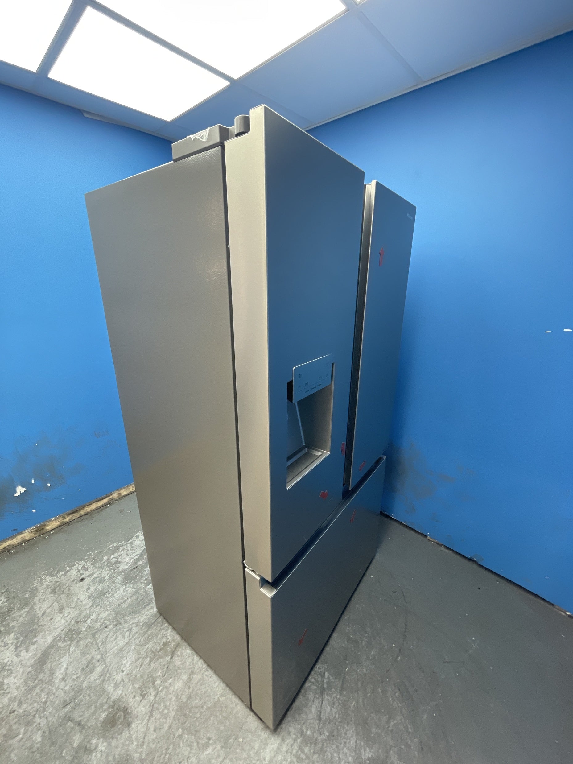 #GRC-163-160 - Hisense RF793N4SASE 612L French Door Fridge Freezer with Ice & Water