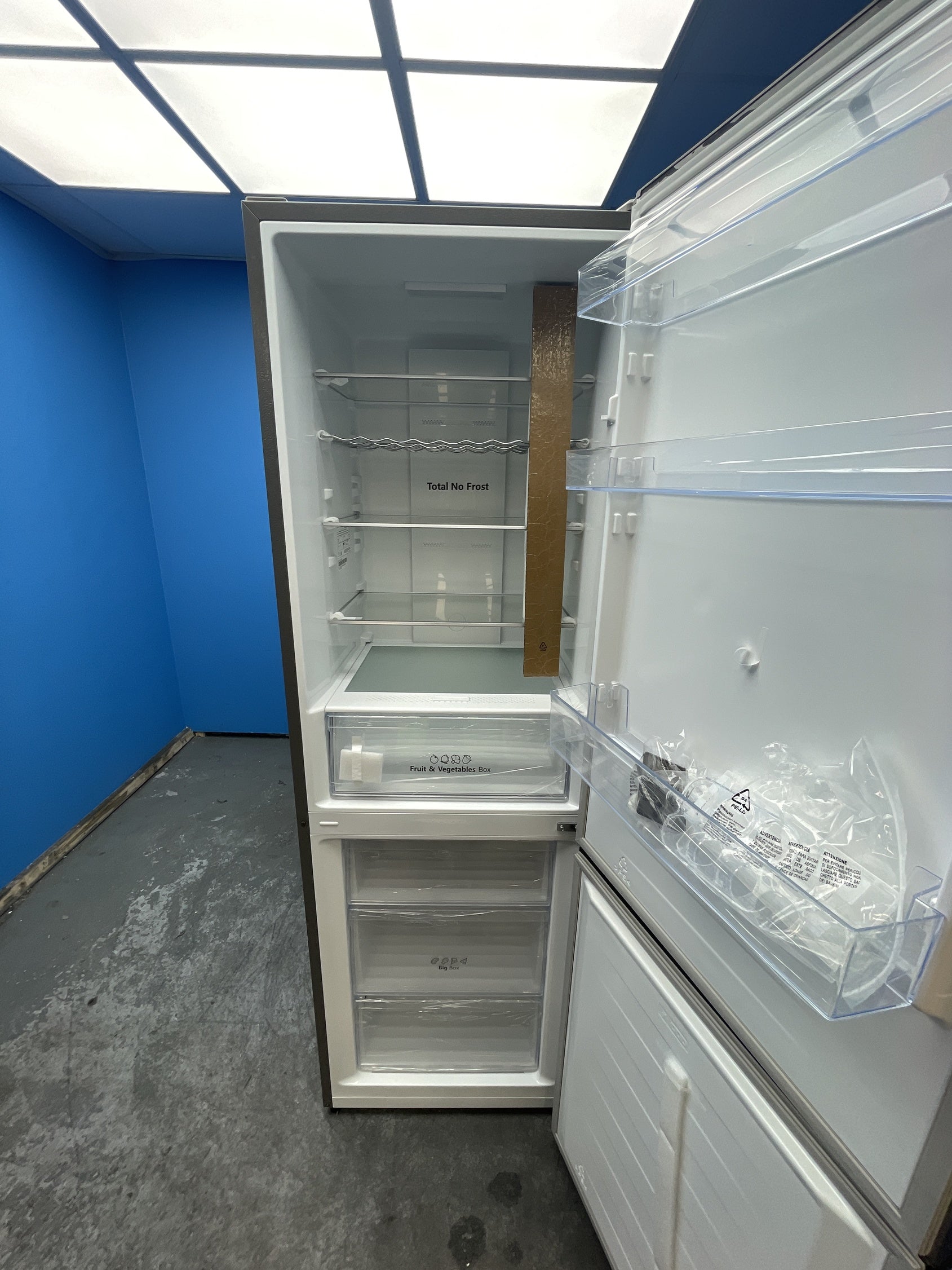 #GRC-163-163 - Hisense RB395N4BCE 304 Litre Combi Fridge Freezer