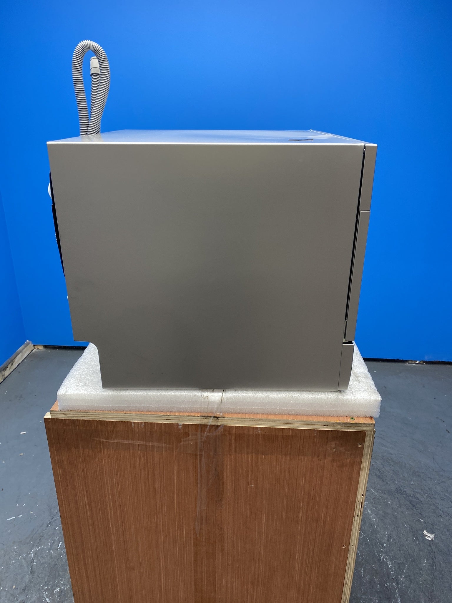 COMFEE' KWH-TD602E-S 6 Place Setting Countertop Dishwasher