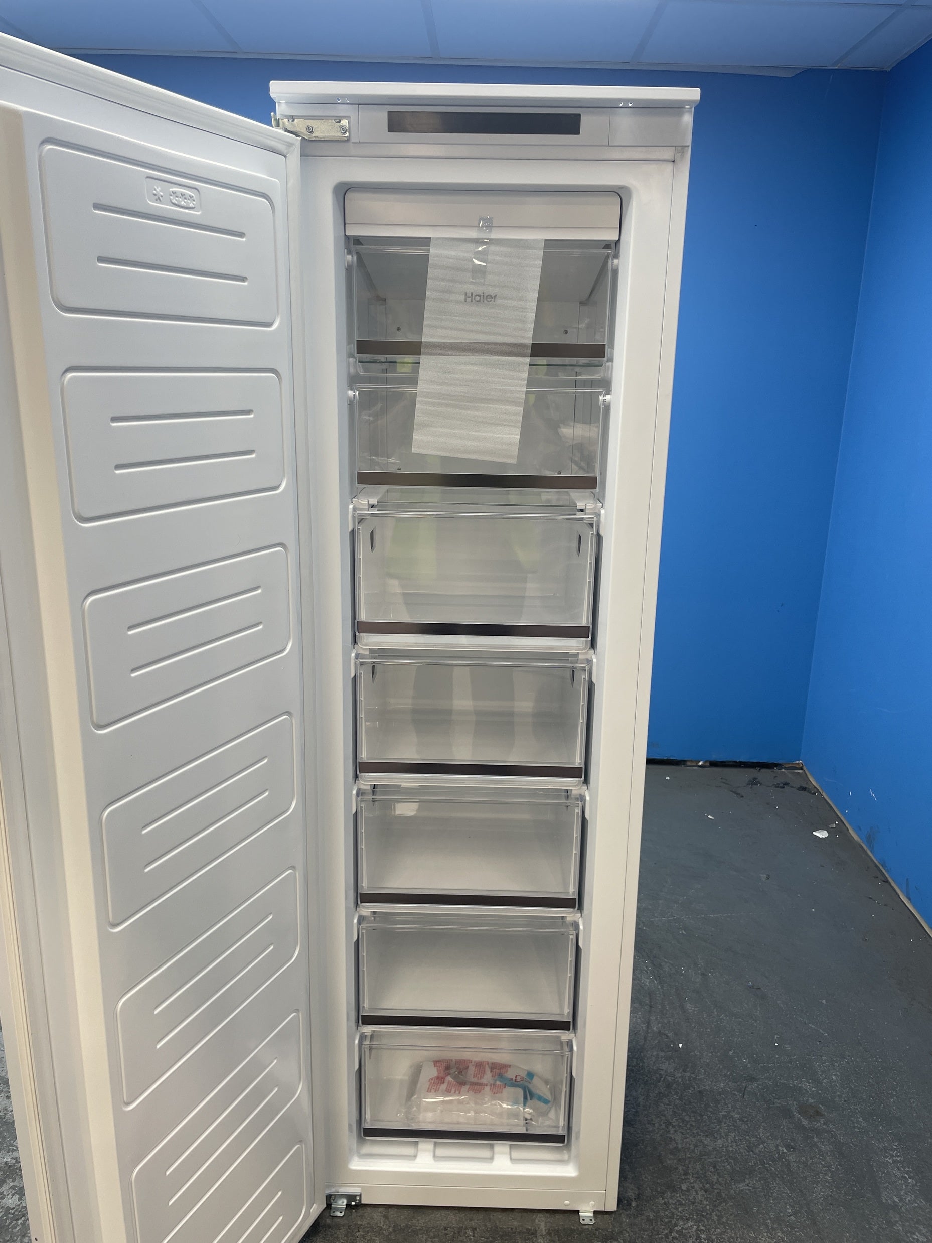 #GRC-158-484 - Haier HAUN518EWK 200L Integrated Total No Frost Freezer