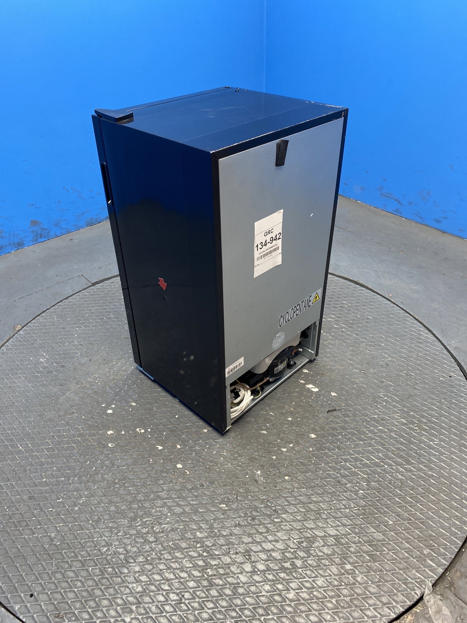 Comfee RCZ99BG2(E) 93L Under Counter Drinks Fridge