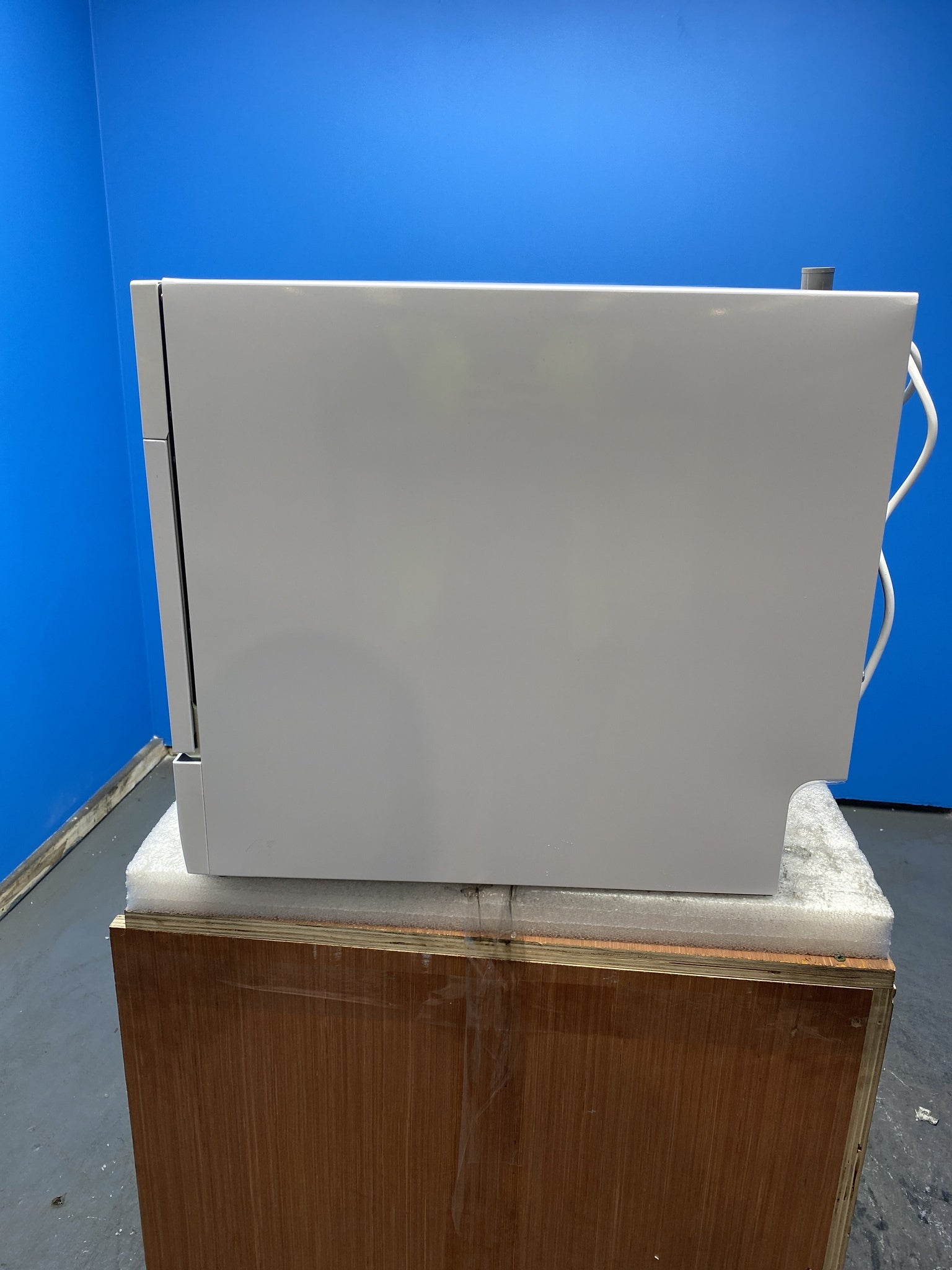 COMFEE' KWH-TD602E-W 6 Place Setting Countertop Dishwasher