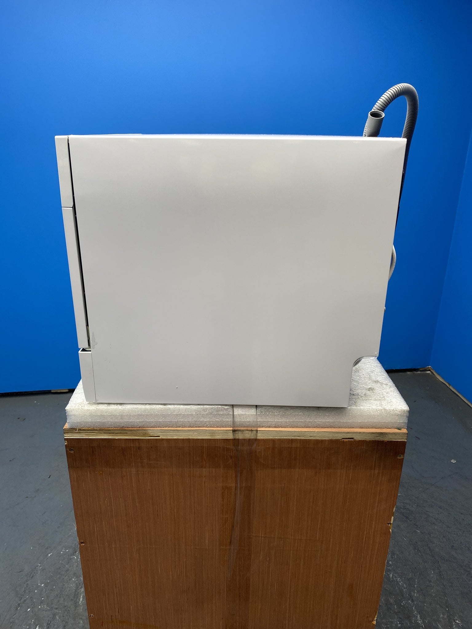 COMFEE' KWH-TD602E-W 6 Place Setting Countertop Dishwasher