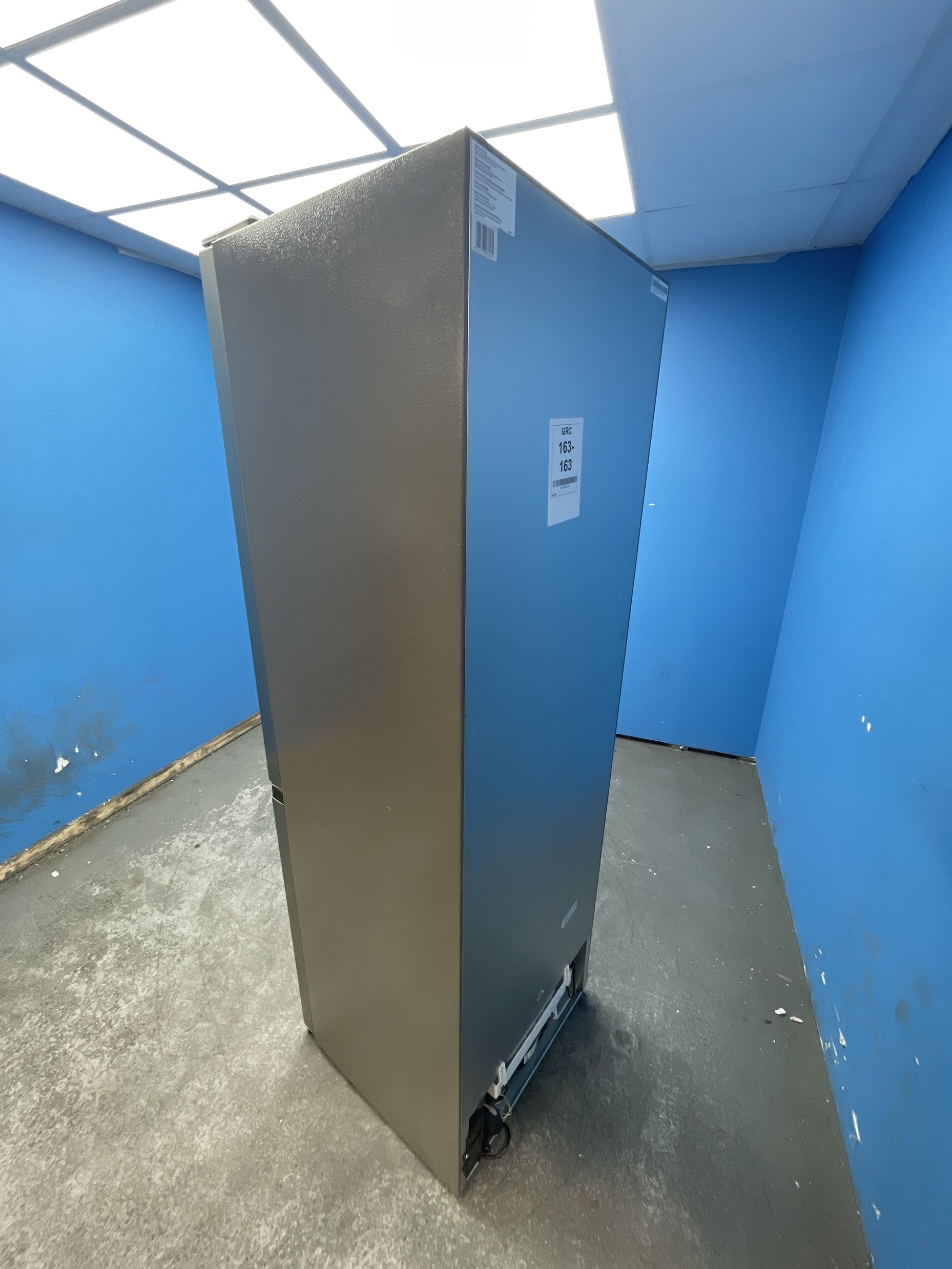 #GRC-163-163 - Hisense RB395N4BCE 304 Litre Combi Fridge Freezer