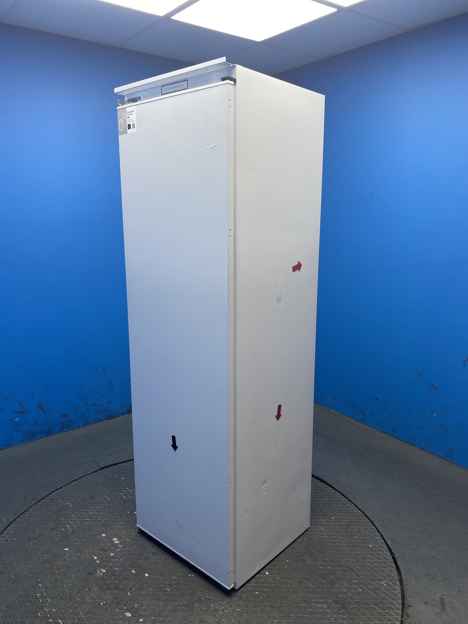 Candy CUS518EWK Integrated 204L Tall Freezer