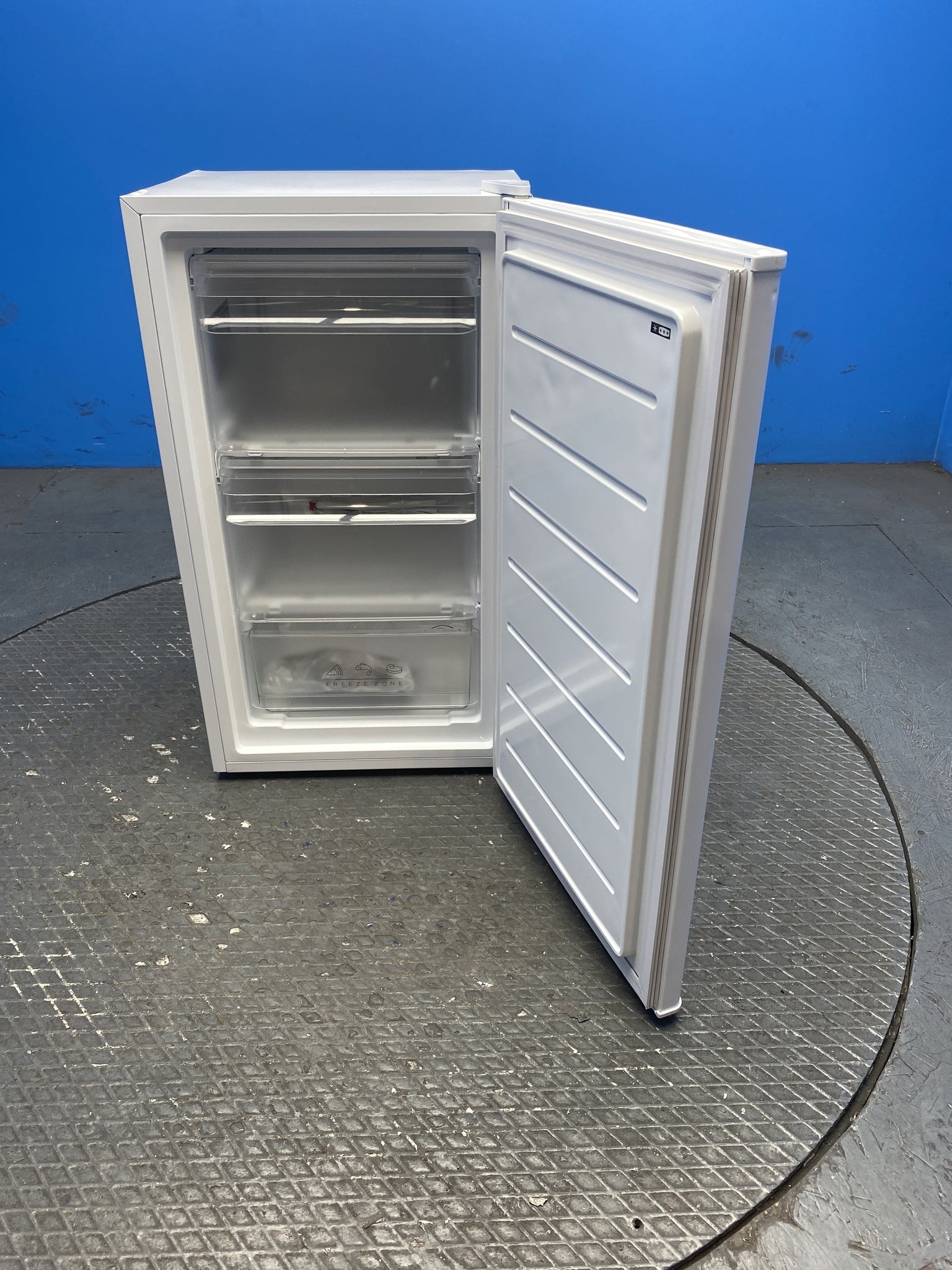 Statesman UC47LFW 93 Litres Under Counter Fridge