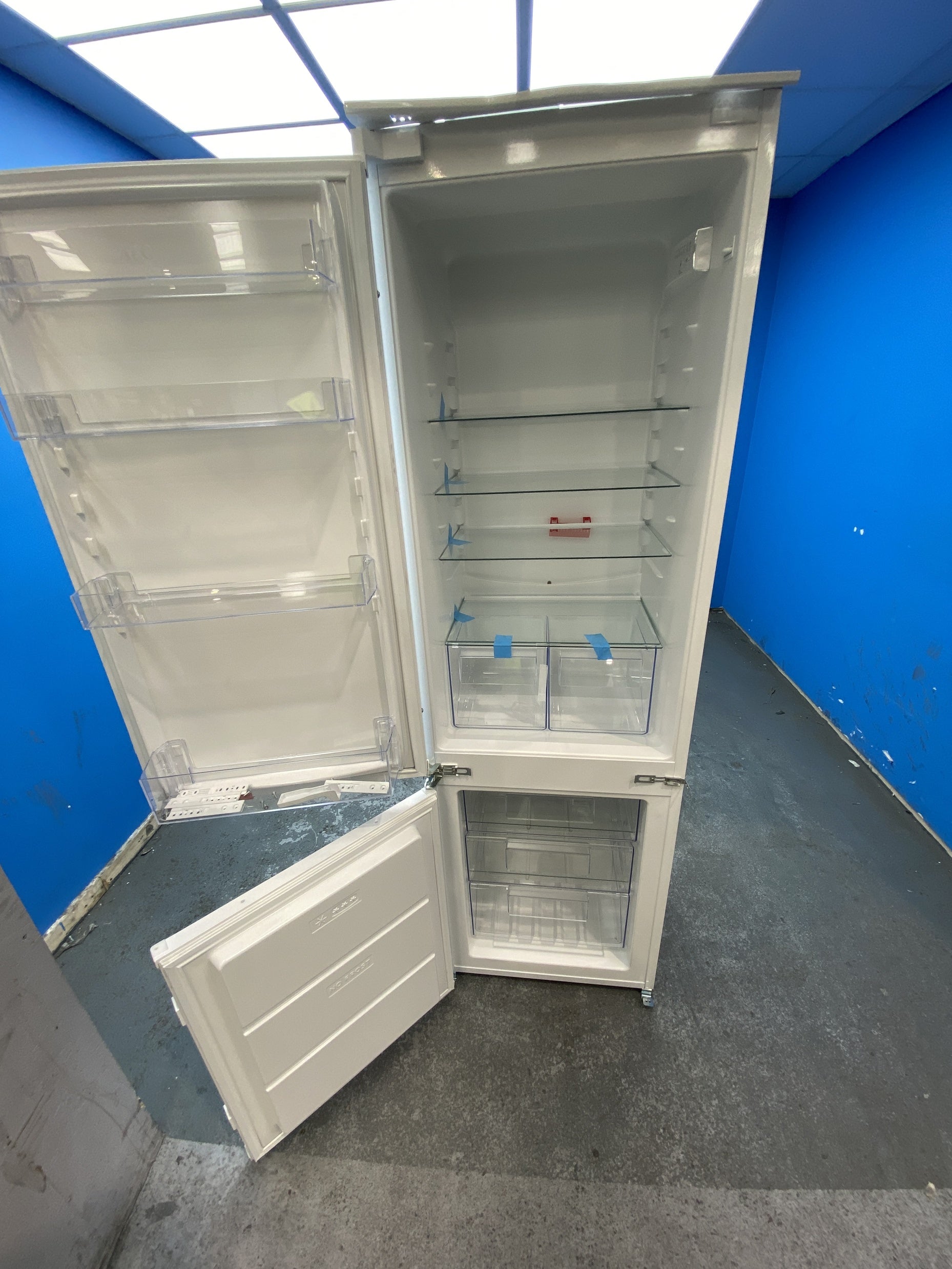 #GRC-155-965 - AEG OSC6N181ES 6000 TwinTech Integrated No Frost Fridge Freezer