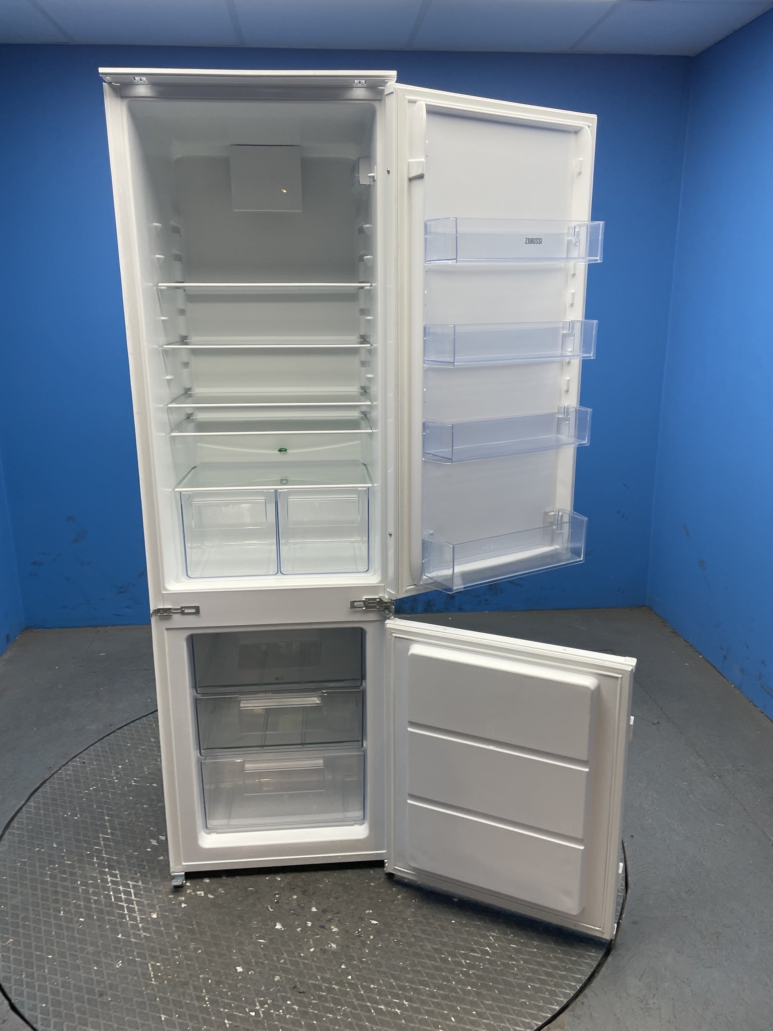 Zanussi 70/30 Integrated Low Frost Fridge Freezer
