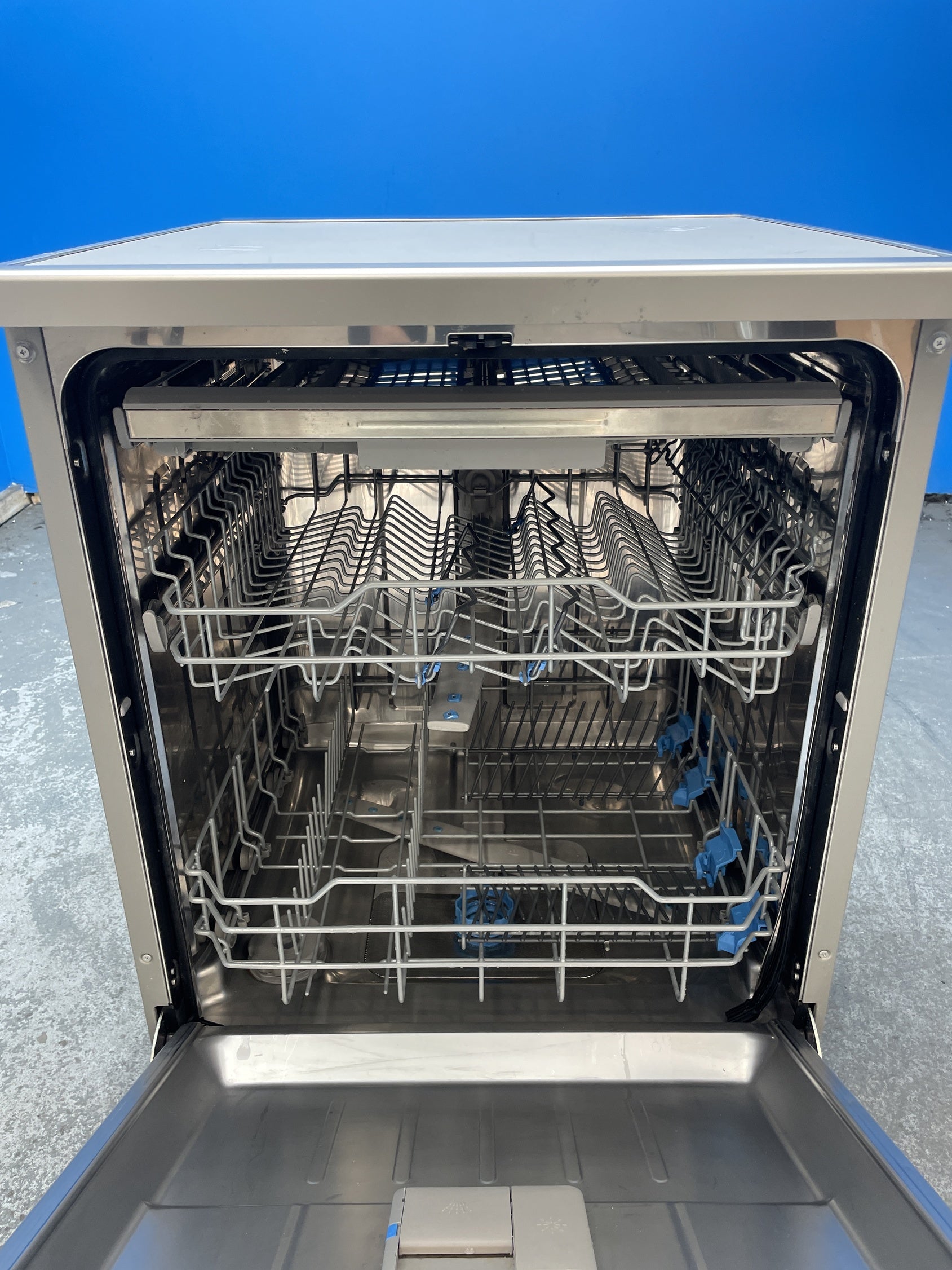 #GRC-158-786 - Midea MDWEF1433D 14 Place Full Size Dishwasher in Silver