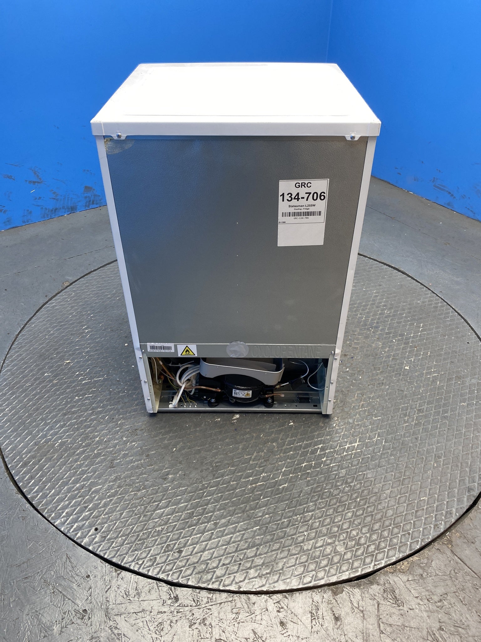 Statesman L255W 113 Litre 55cm Under Counter Fridge