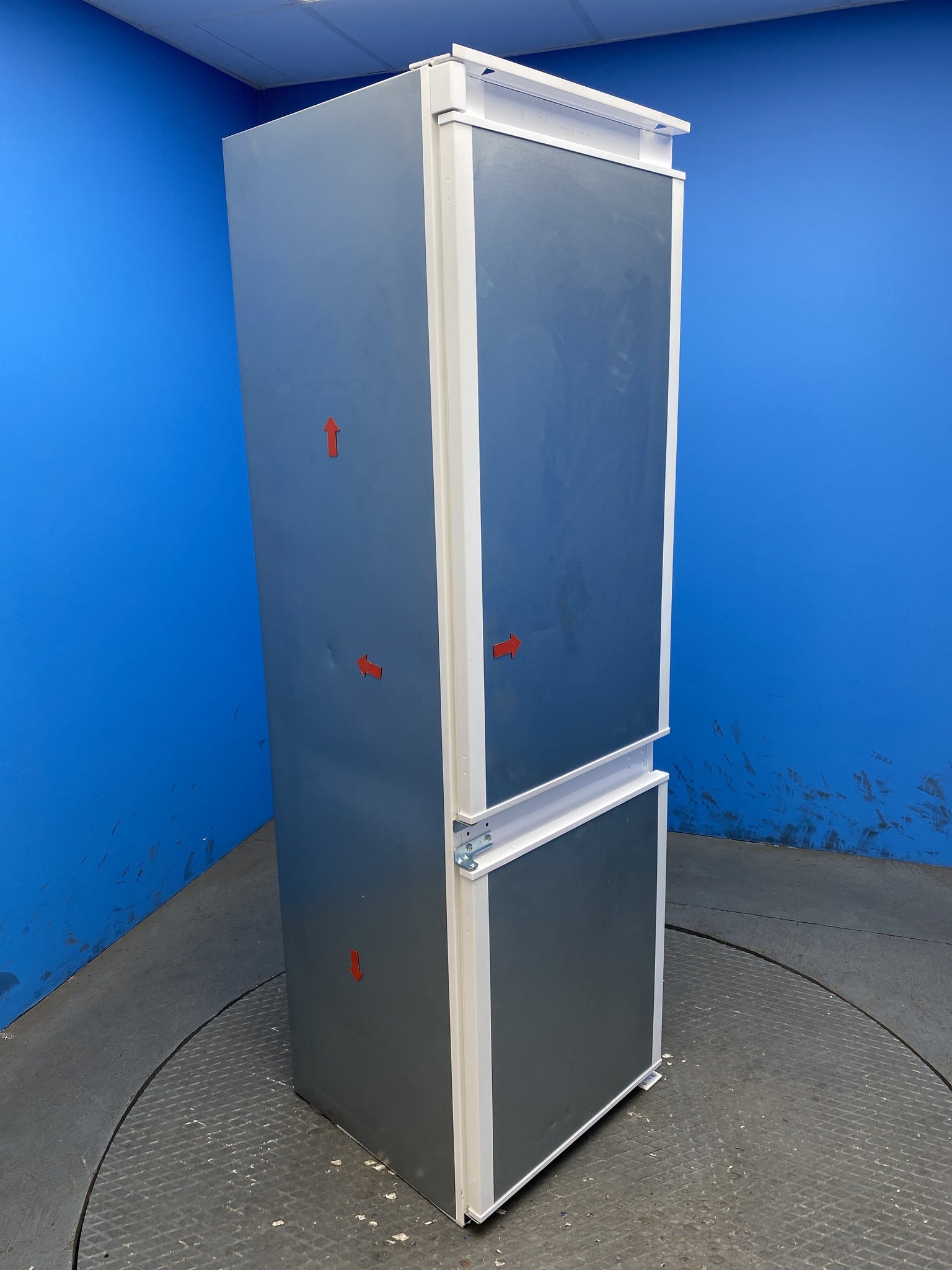 neue NBT3518FWK 70/30 Total No Frost Integrated Fridge Freezer