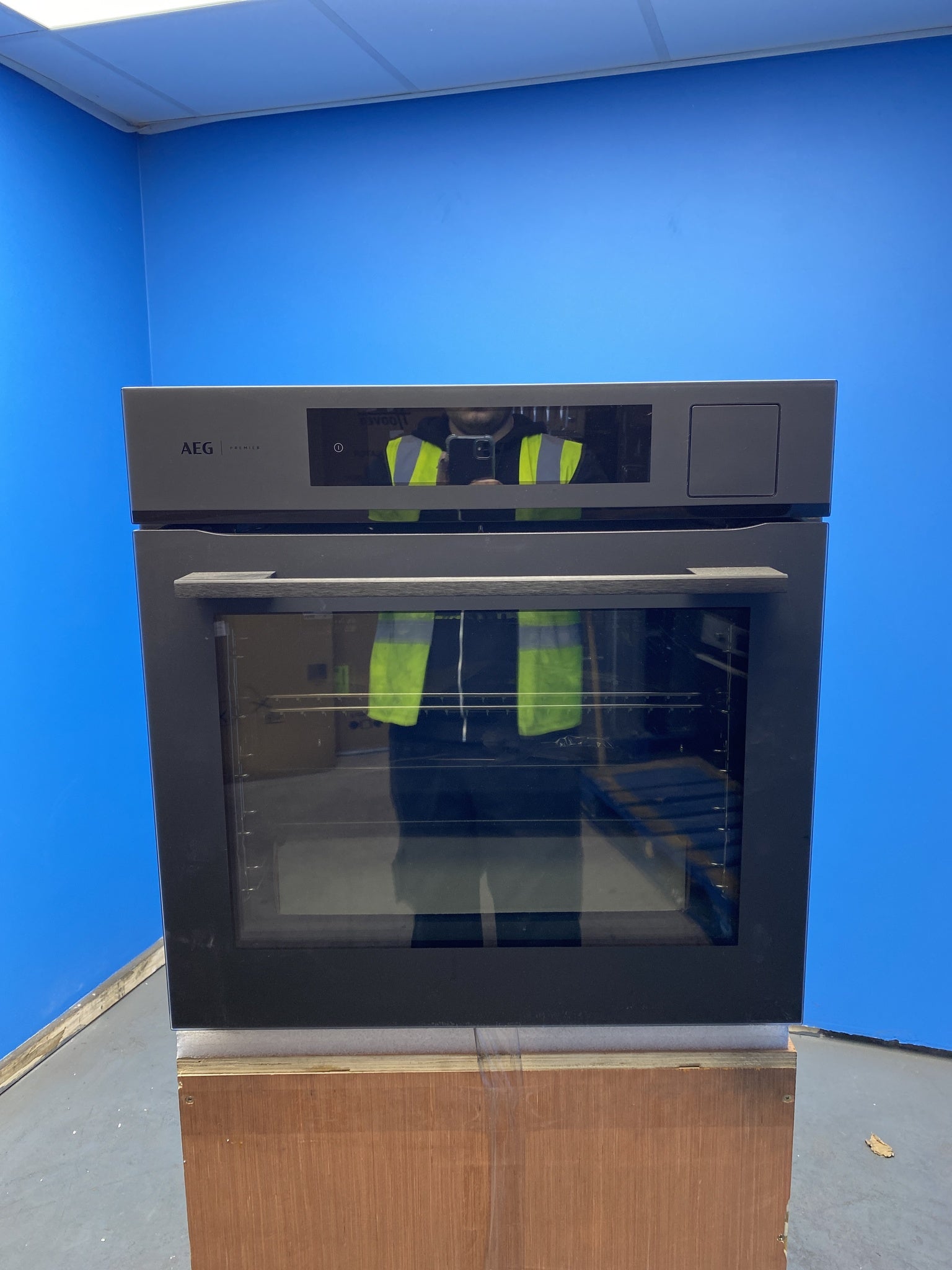 AEG PO9000ST 9000 Series 70 Litre Built-In SteamPro Oven