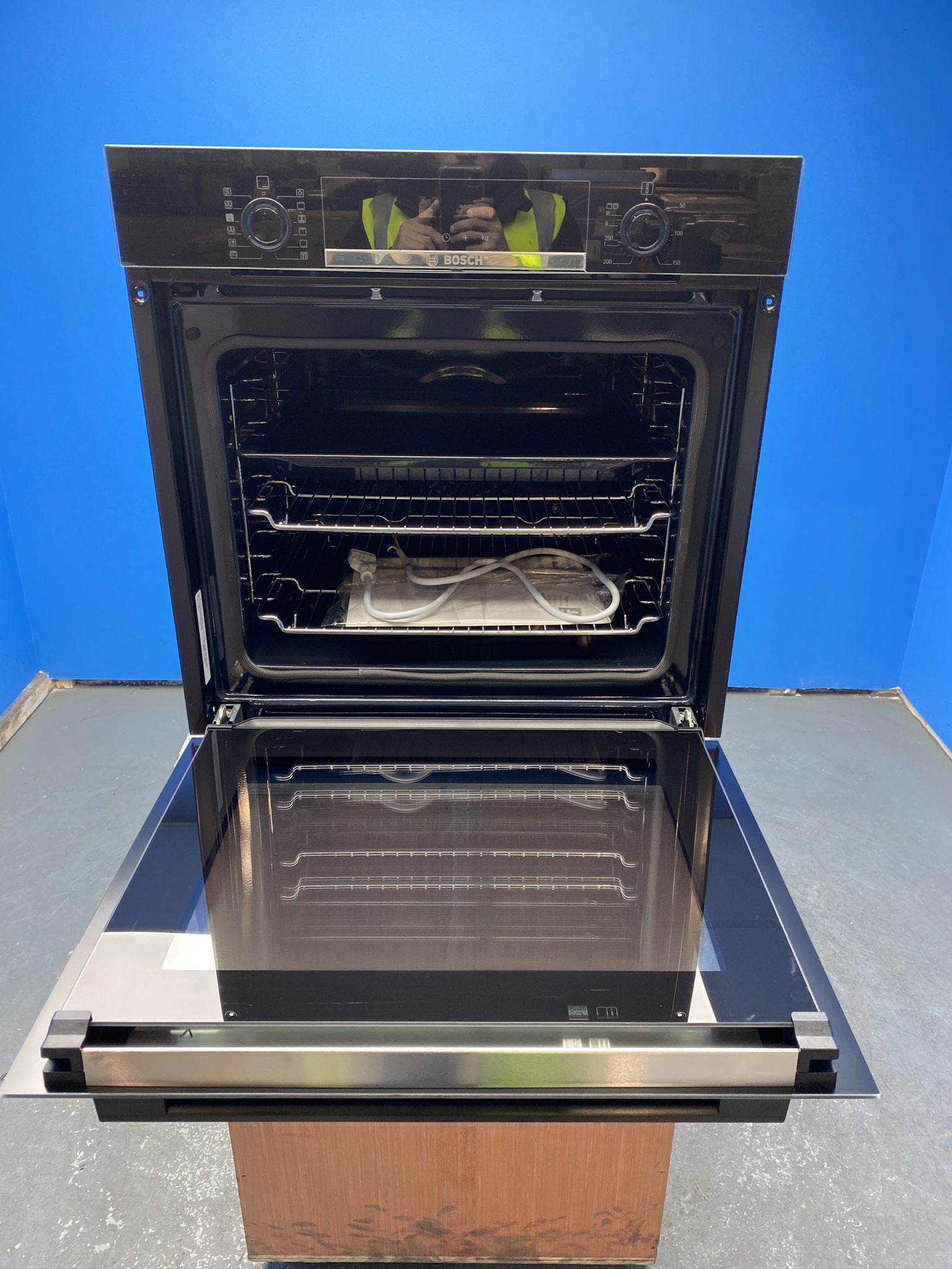 Bosch HQA574BB3B Series 4 Built-In Pyrolytic Oven
