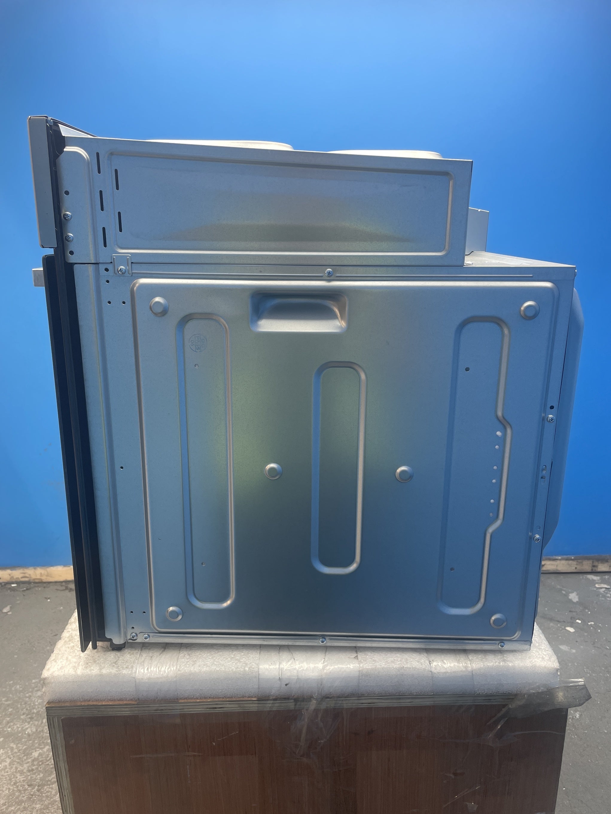#GRC-158-744 - Midea MBO65M90M1-X 70L Built-In Single Fan Oven