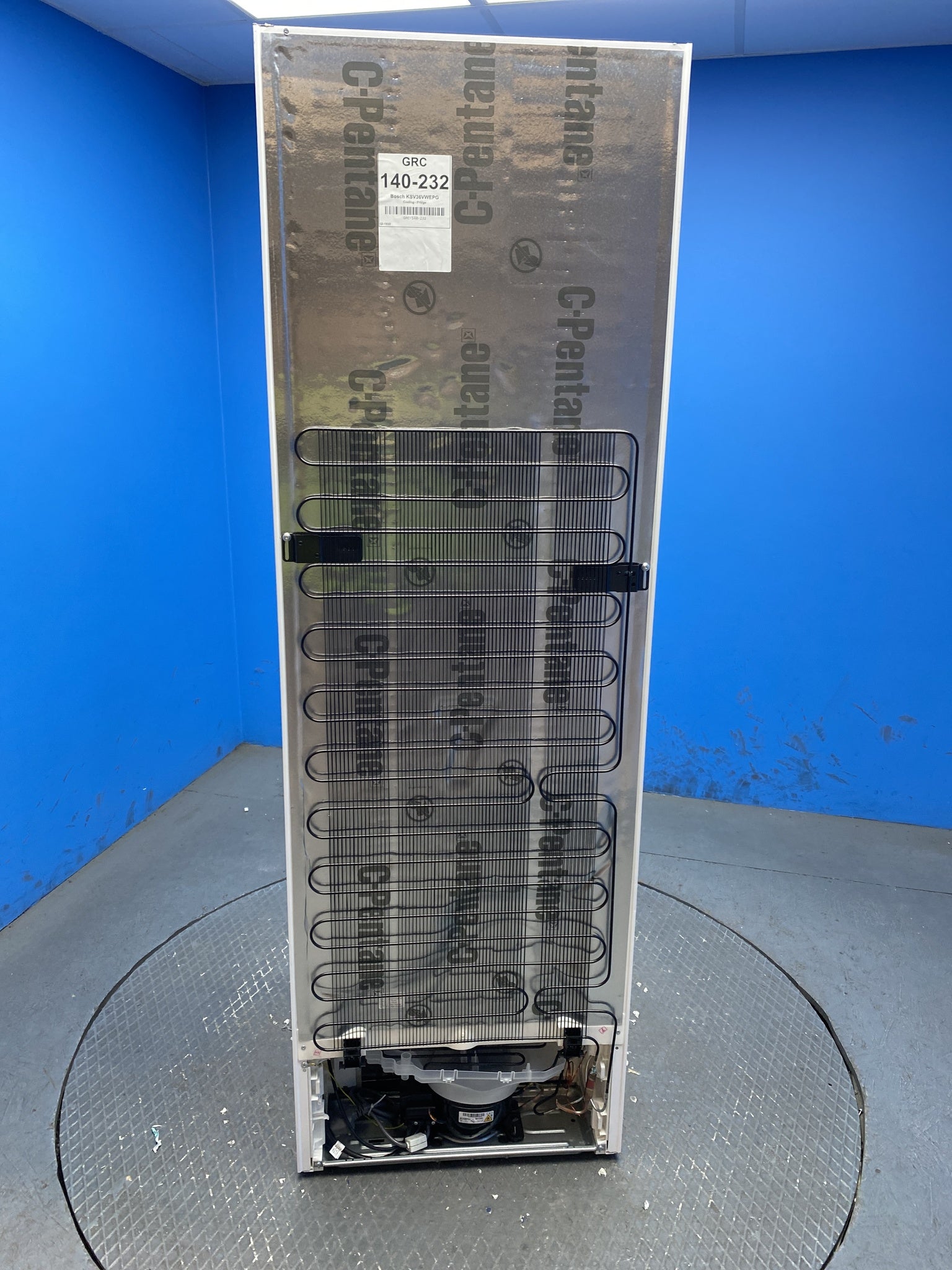 Bosch KSV36VWEPG Series 4 346L Tall Larder Fridge