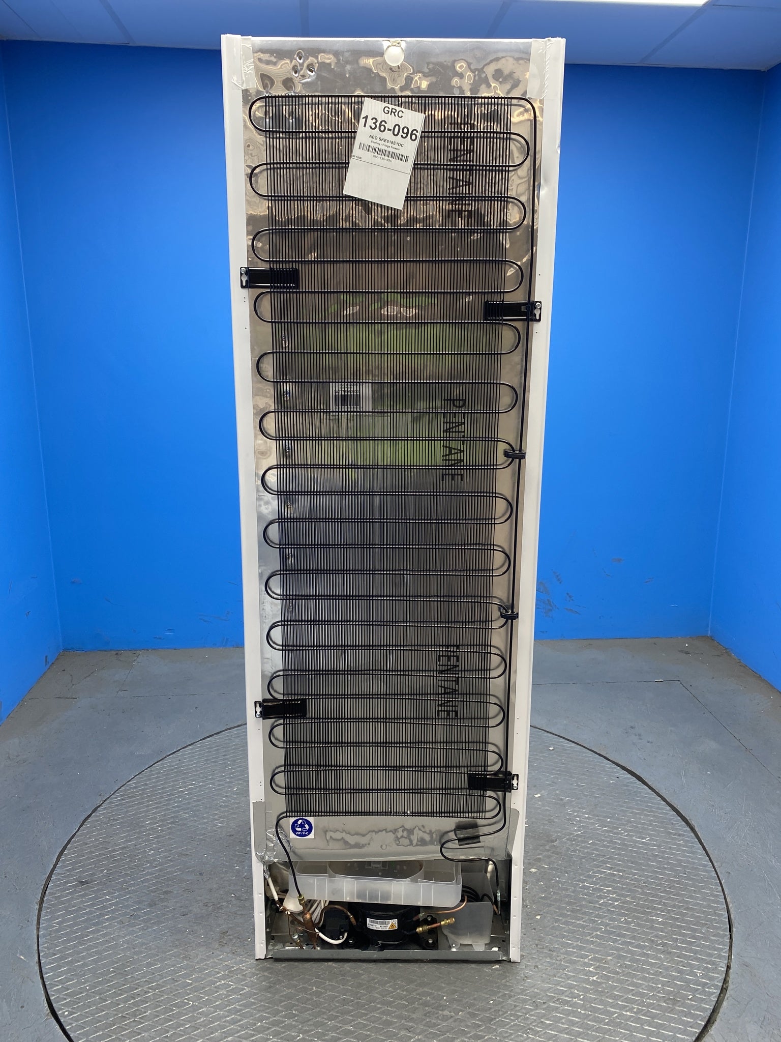 AEG SKE818E1DC 6000 DynamicAir Built-in 311 Litre Larder Fridge