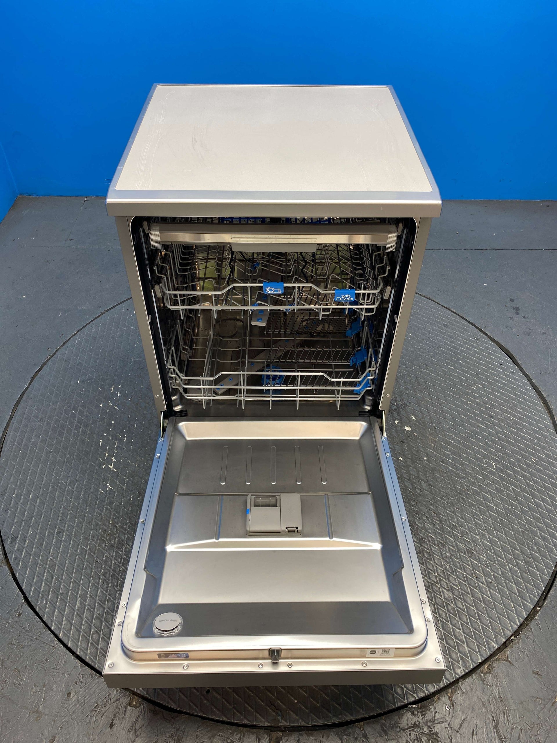 Midea MDWEF1433DSS Full Size 14 Place Dishwasher