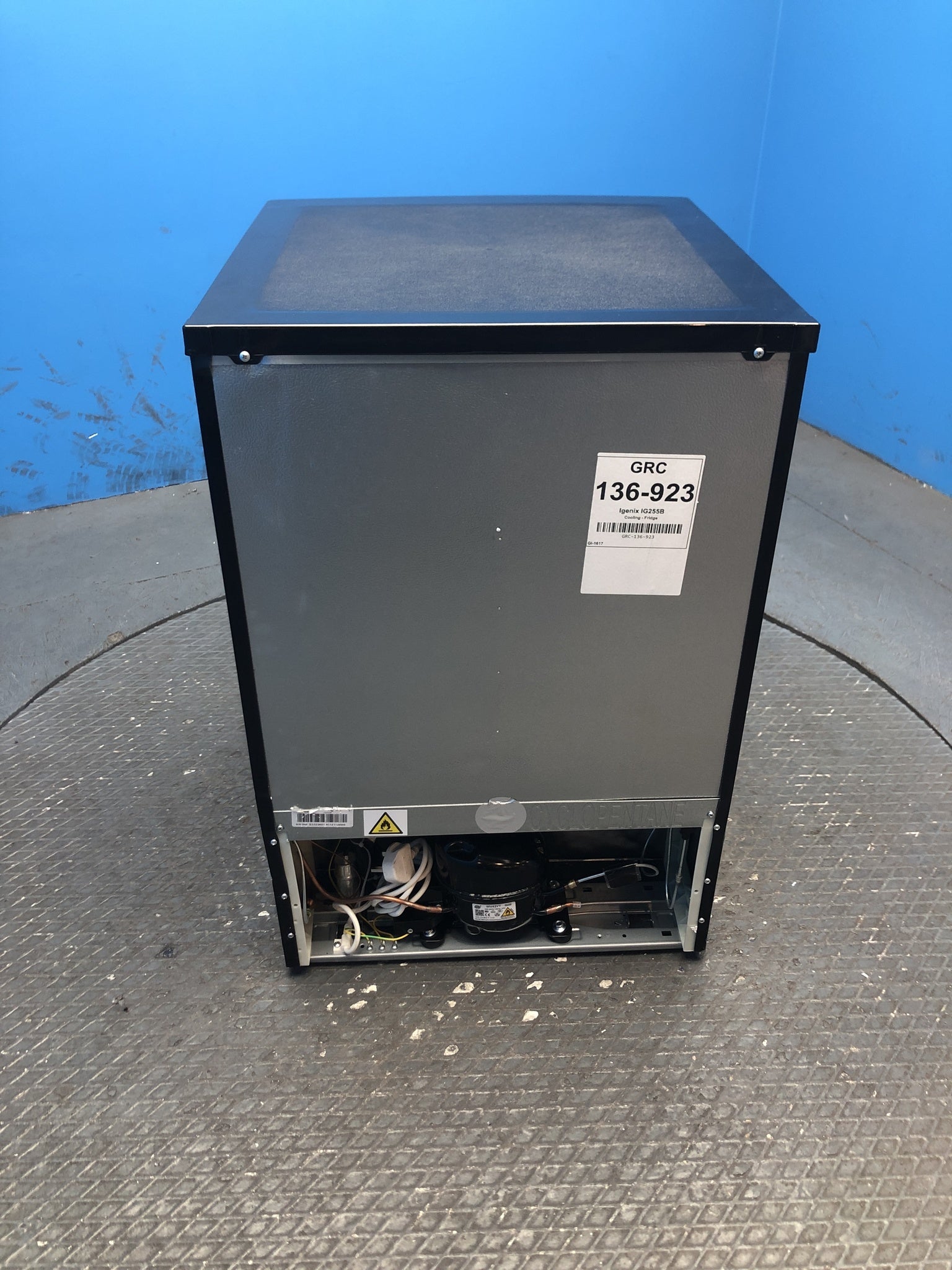 Igenix IG255B 136 Litre Under Counter Fridge