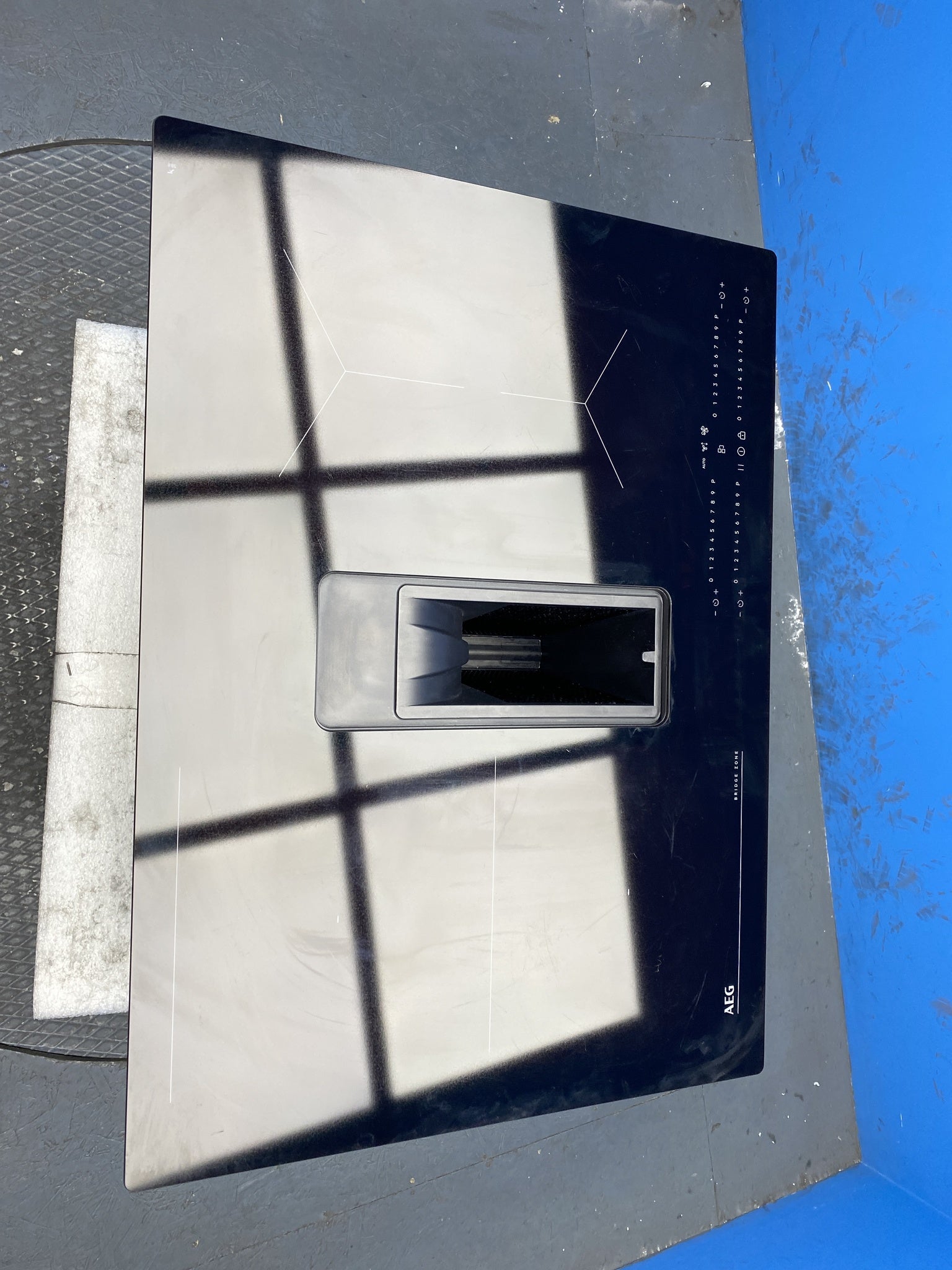 AEG Series 6000 TCH74B01CB 70cm Hob2Hood Venting Induction Hob