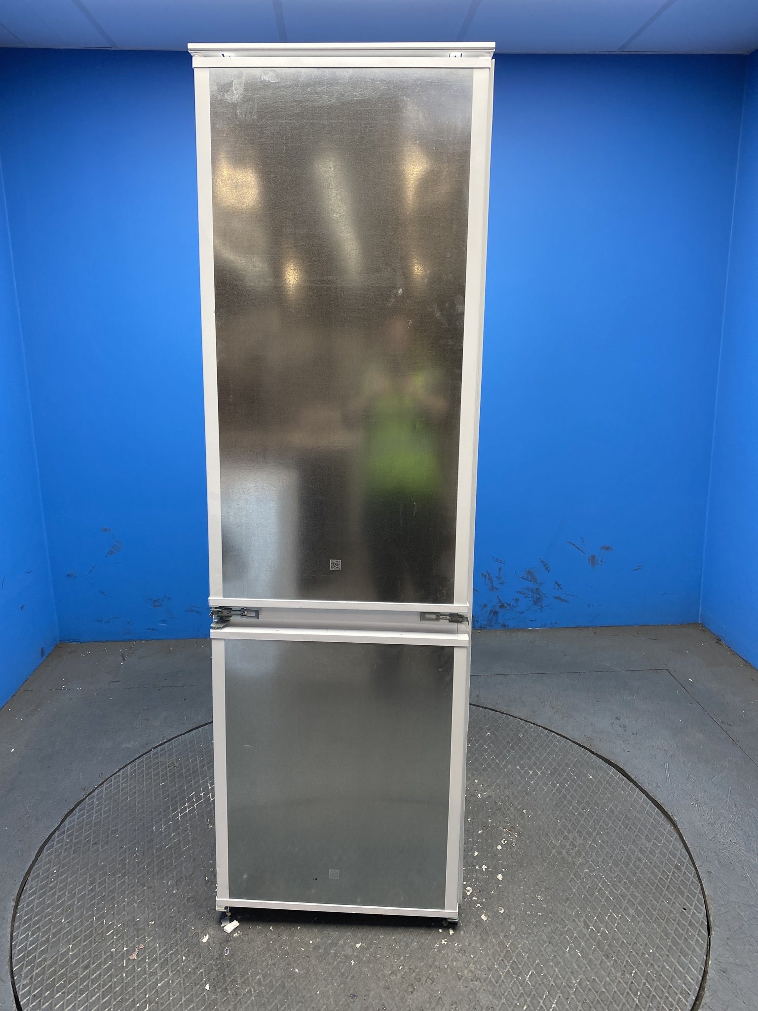 AEG LNS5LE18S 70/30 Integrated Low Frost Fridge Freezer