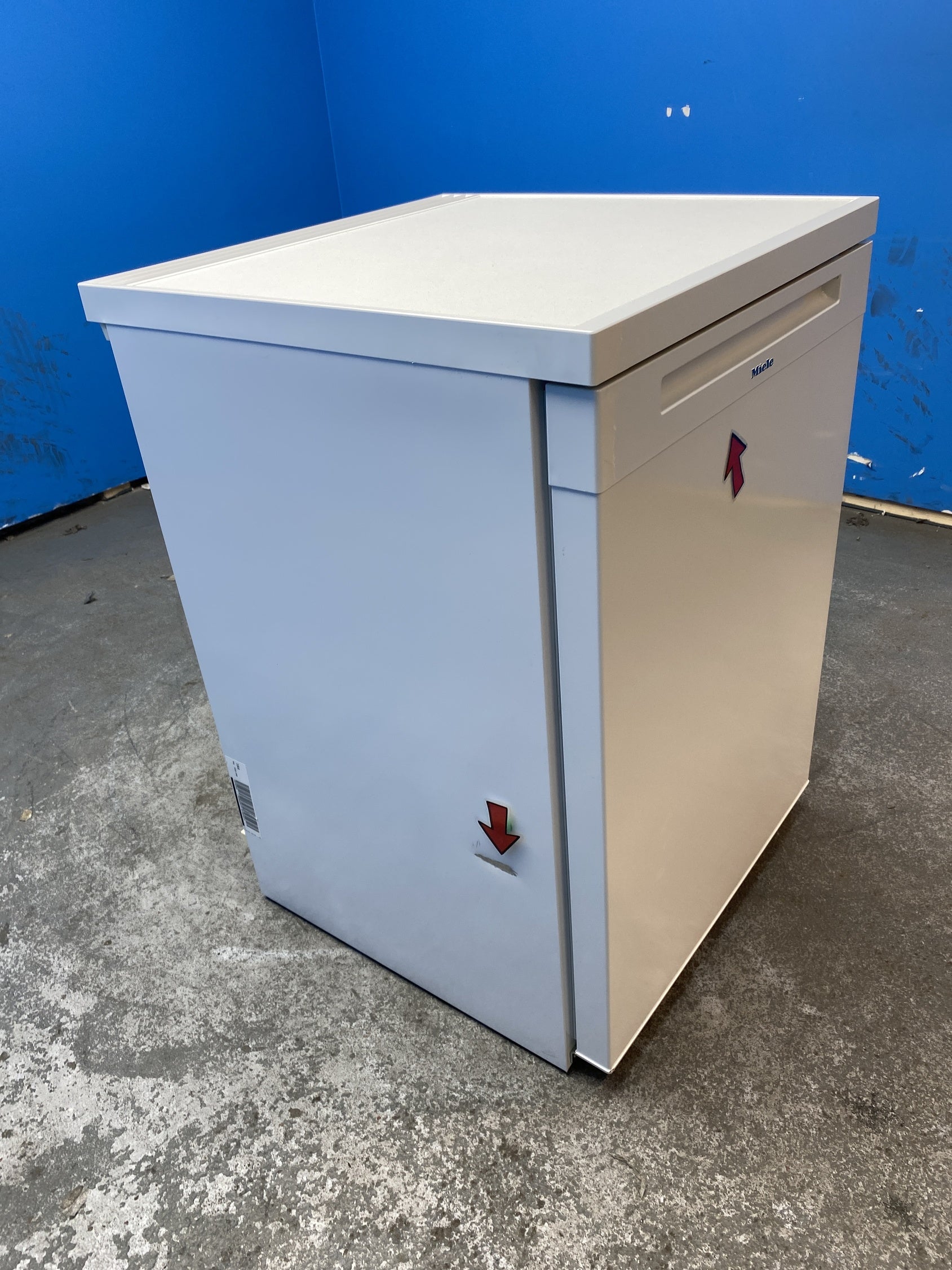 #GRC-143-525 - Miele K 4003 D 141 Litre Undercounter Larder Fridge