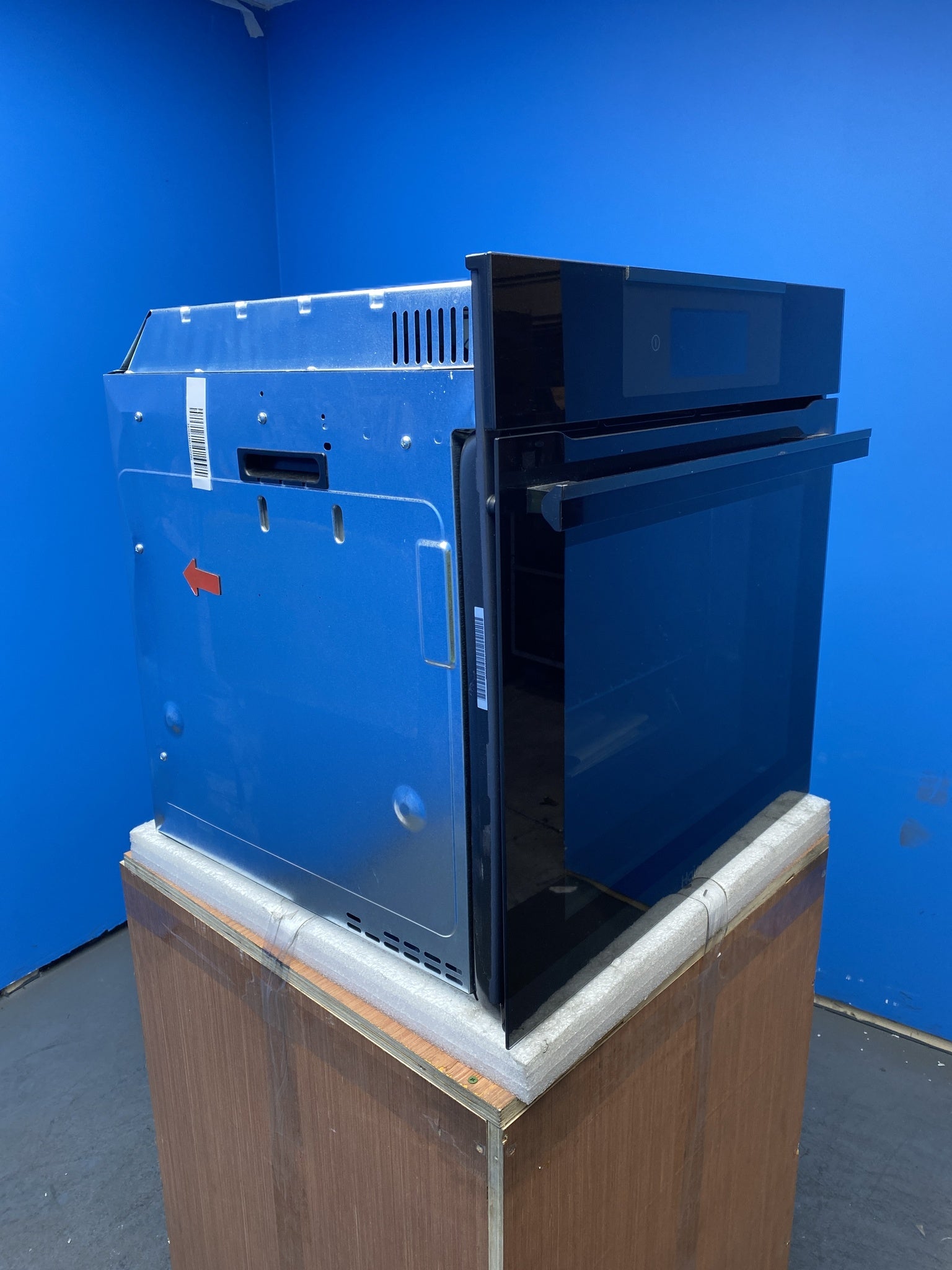 Haier HWO60SM6T5BH I-Touch Series 6 70L Built-in Single Oven