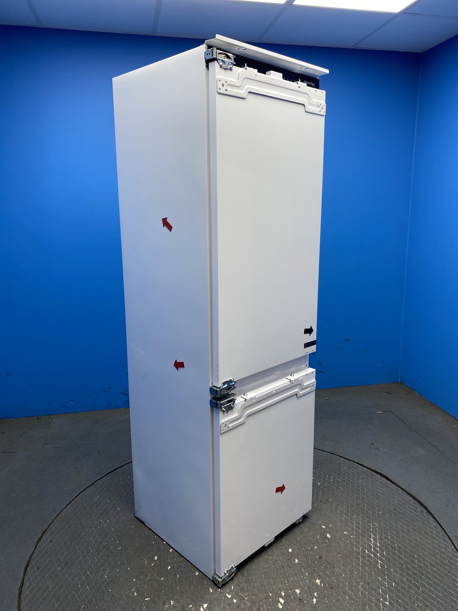 Hisense RB3B250SAWE Integrated 252L No Frost Fridge Freezer