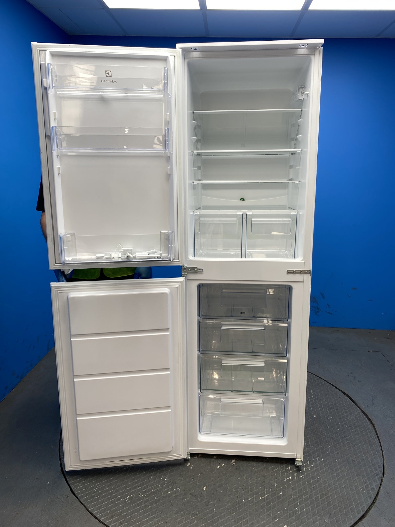 AEG LNT7NF18S5 50/50 Integrated No Frost Fridge Freezer