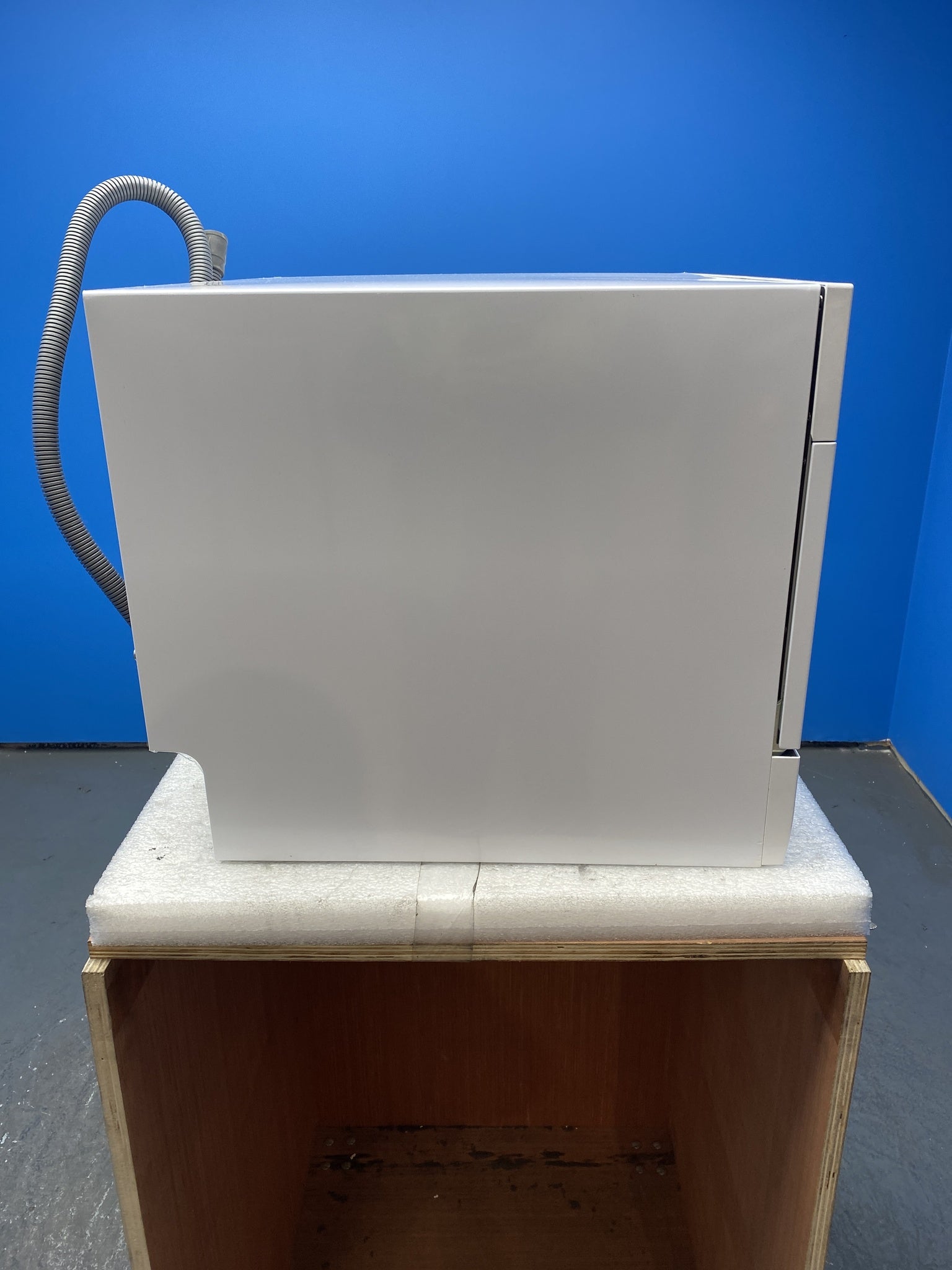 COMFEE' KWH-TD602E-W 6 Place Setting Countertop Dishwasher