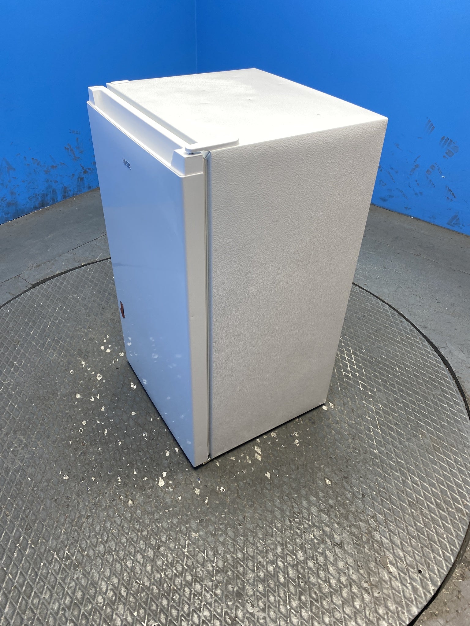 LOGIK LUL48W23 92L Under Counter Fridge