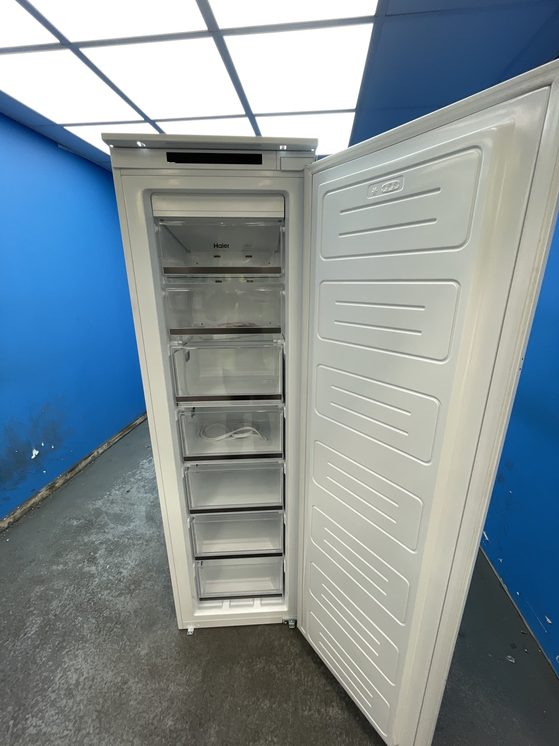 #GRC-162-617 - Haier HAUN518EWK 200L Integrated Total No Frost Freezer