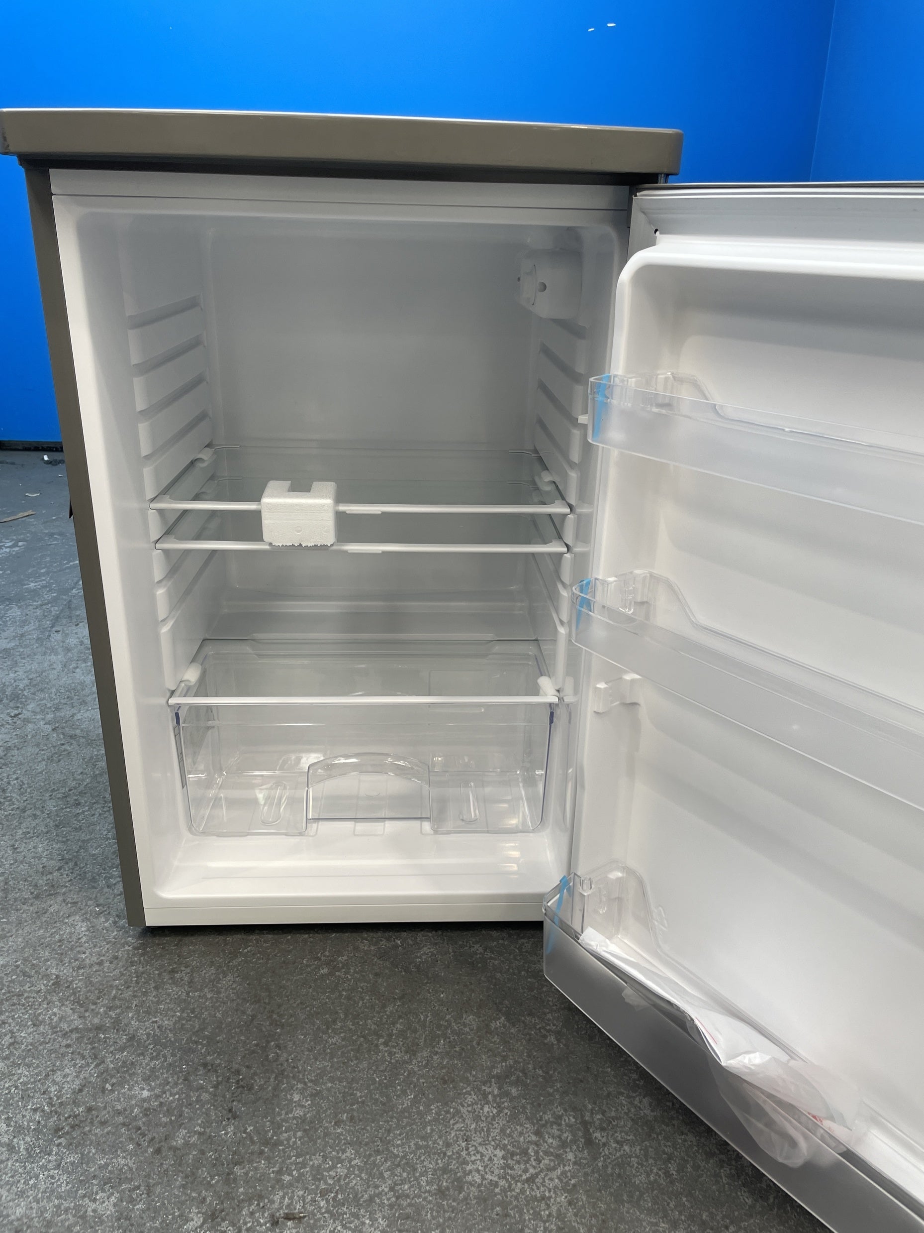 #GRC-153-438 - Igenix IG255X 136 Litre Undercounter Fridge