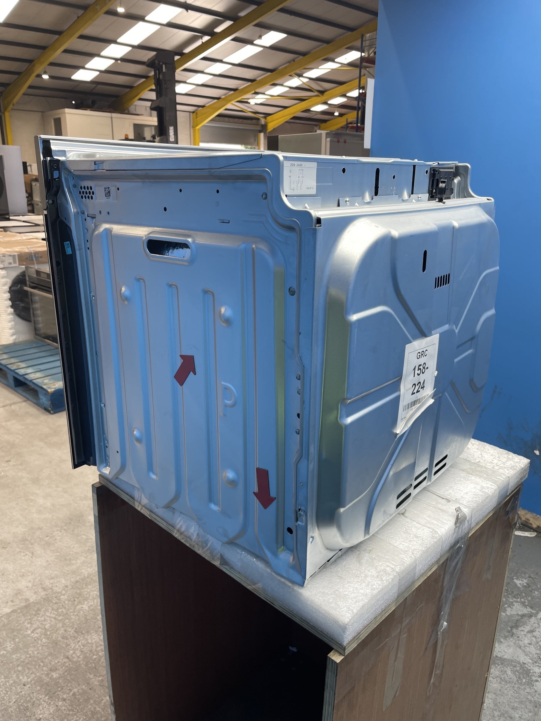 #GRC-158-224 - AEG 7000 Series SteamCrisp TR7PB731SB Built-In Electric Single Oven
