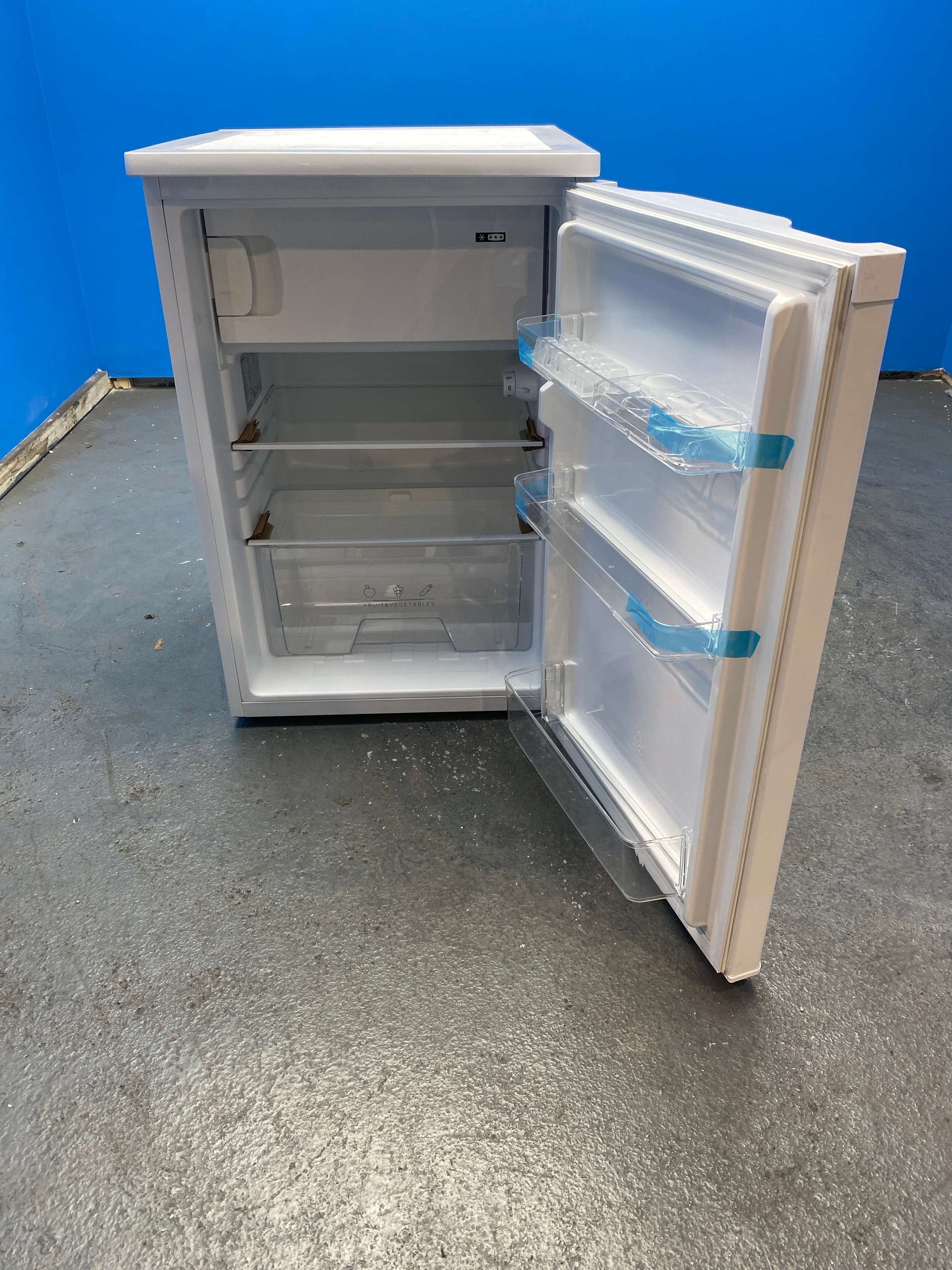 Igenix IG155W 109 Litre Under Counter Fridge with Ice Box