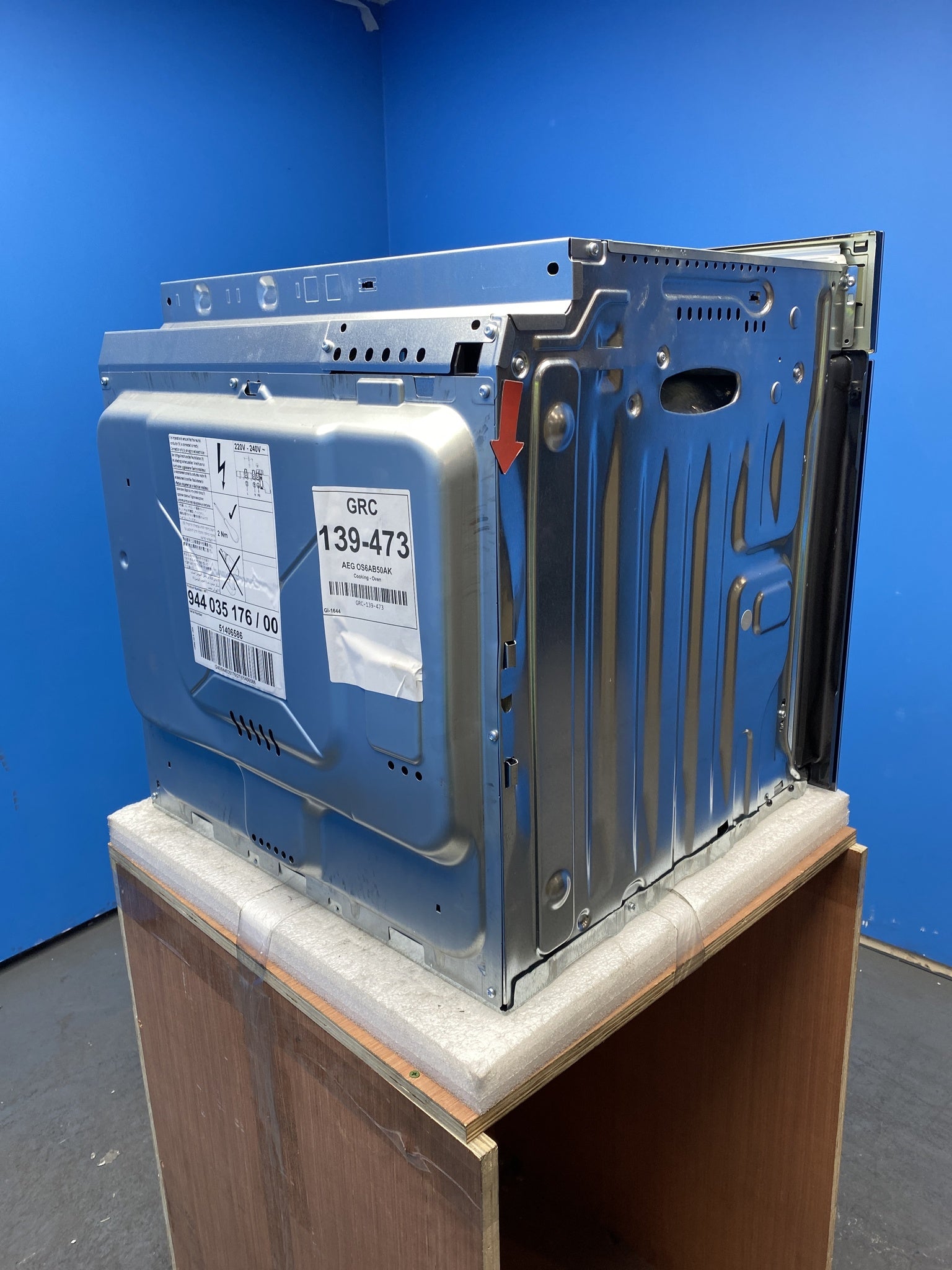 AEG 6000 SenseCook OS6AB50AK Built-In 71 Litre Single Oven