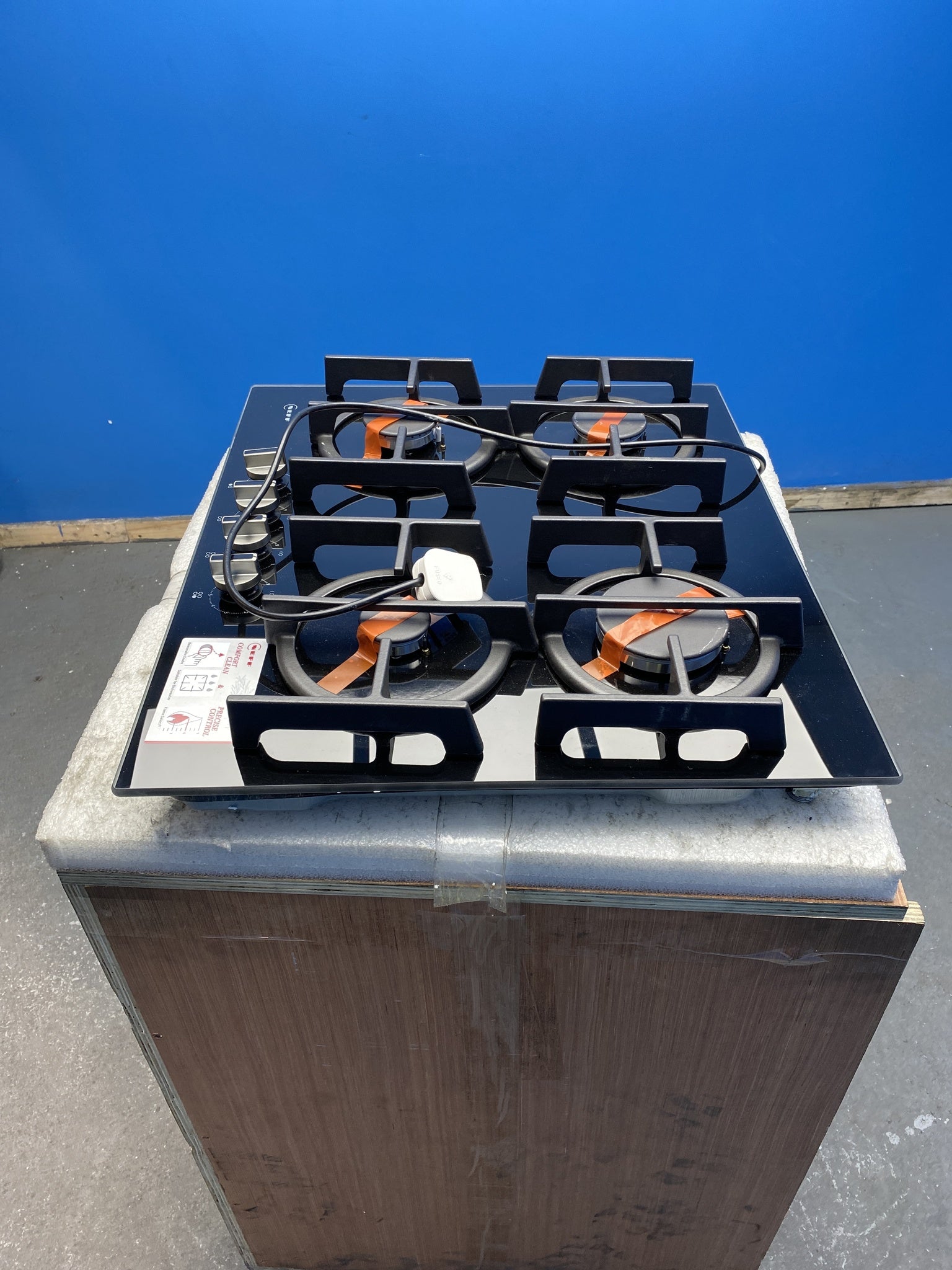 NEFF N70 T26PIP4S0 60cm Gas on Glass Hob