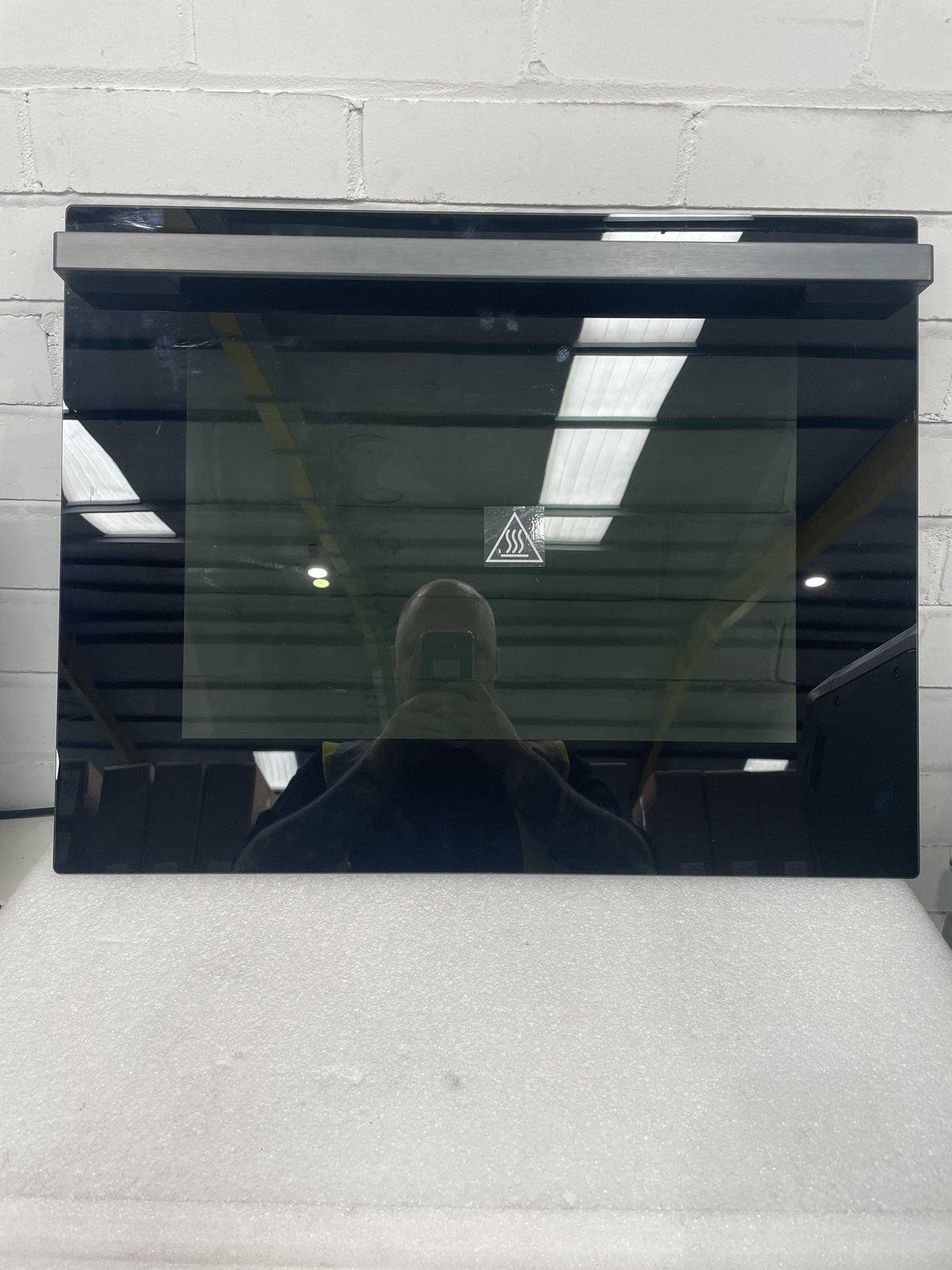 #GRC-157-423 - Hisense HDCEIT6C20B Oven Door
