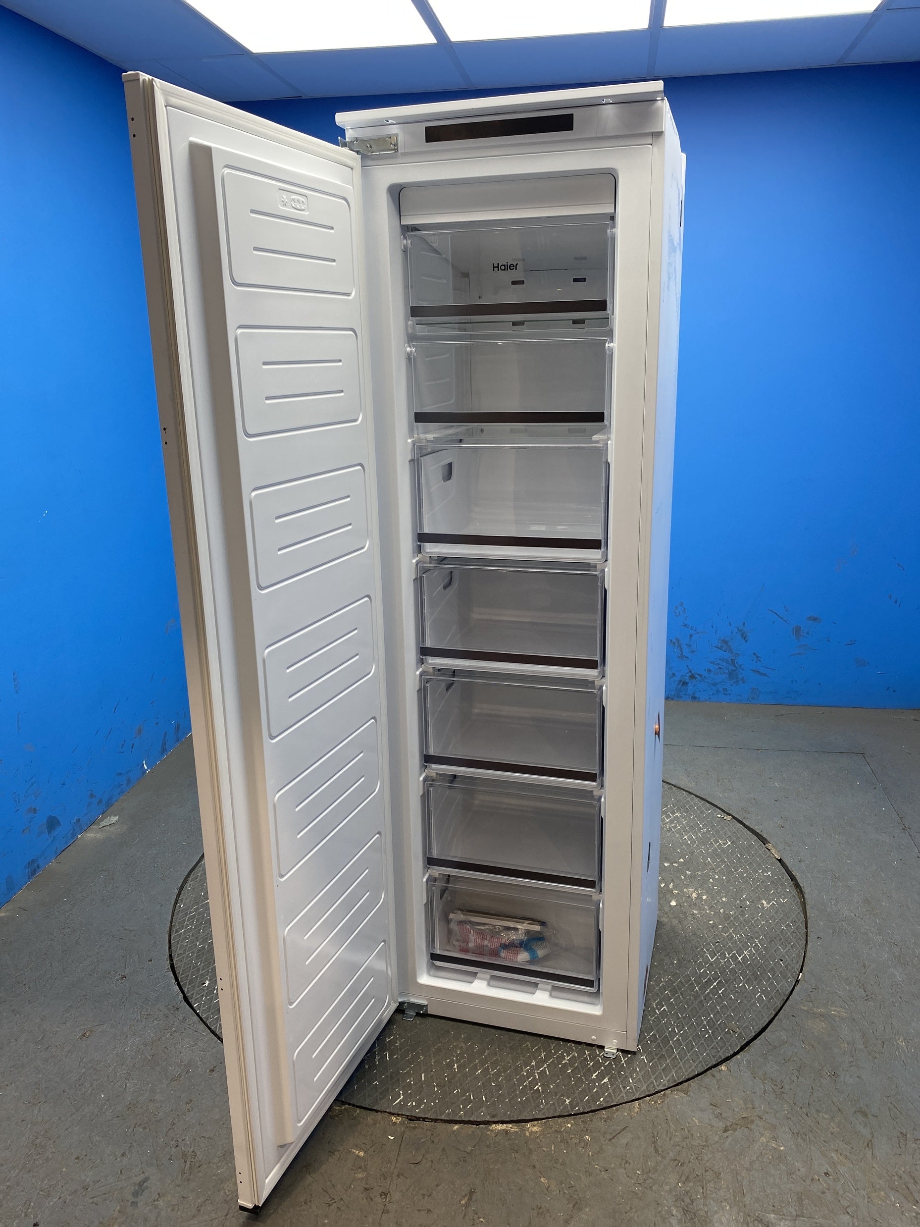 #GRC-156-690 - Haier HAUN518EWK 200L Integrated Total No Frost Freezer