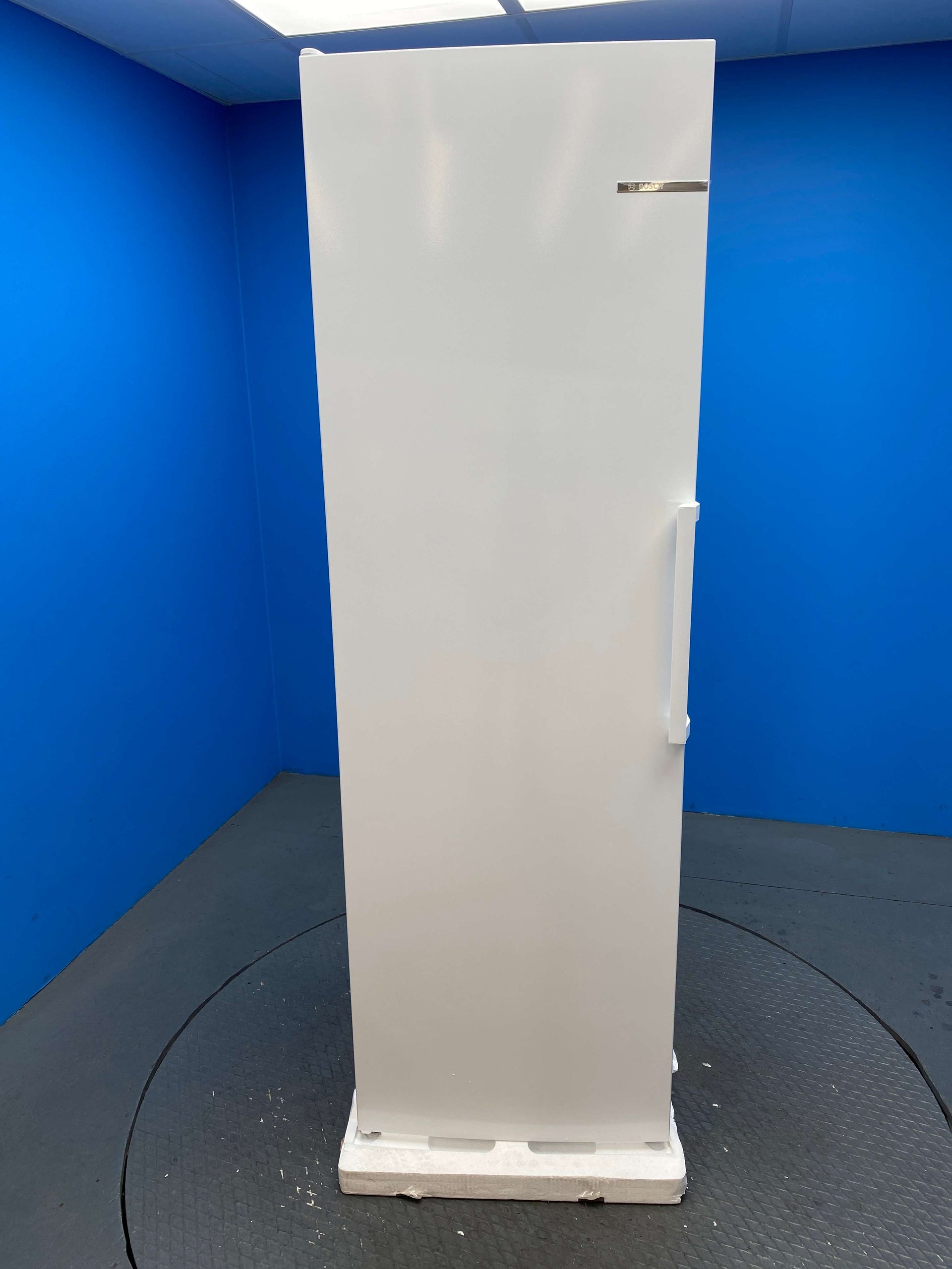 Bosch KSV36VWEPG Series 4 346L Tall Larder Fridge