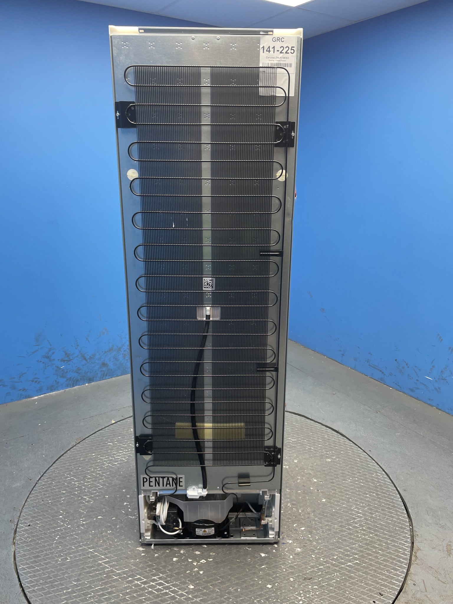 Zanussi ZNLK18ES3 70/30 Low Frost Integrated Fridge Freezer