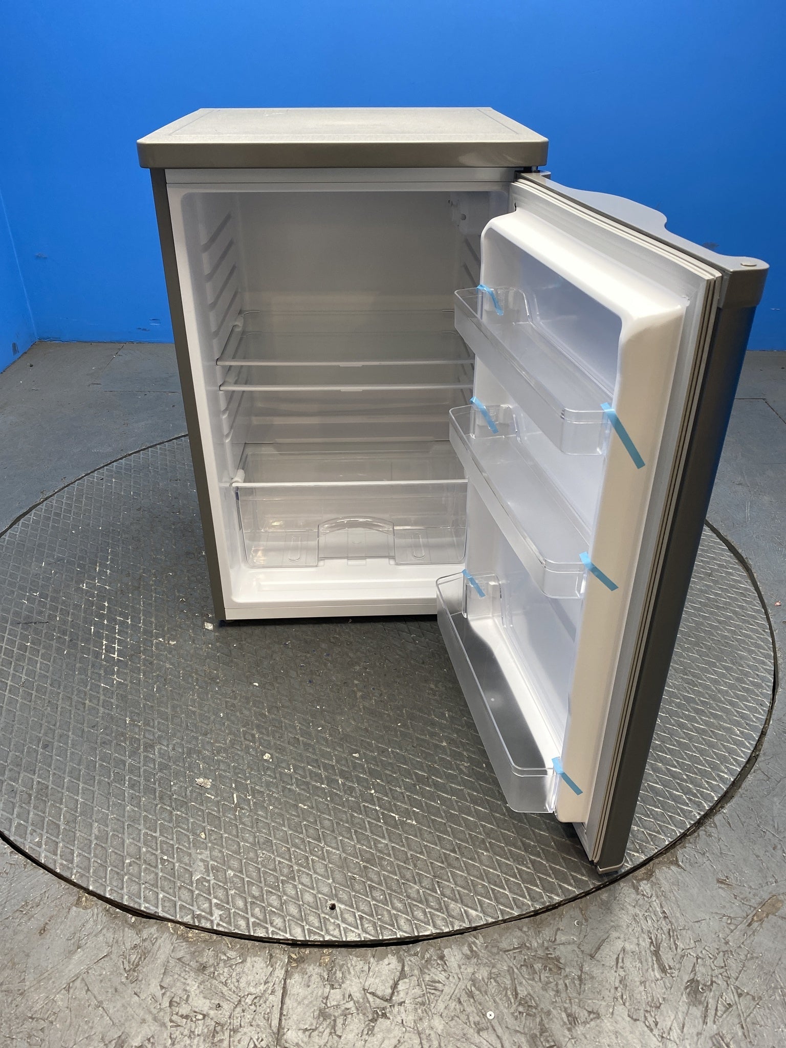 Igenix IG255X 136 Litre Undercounter Fridge