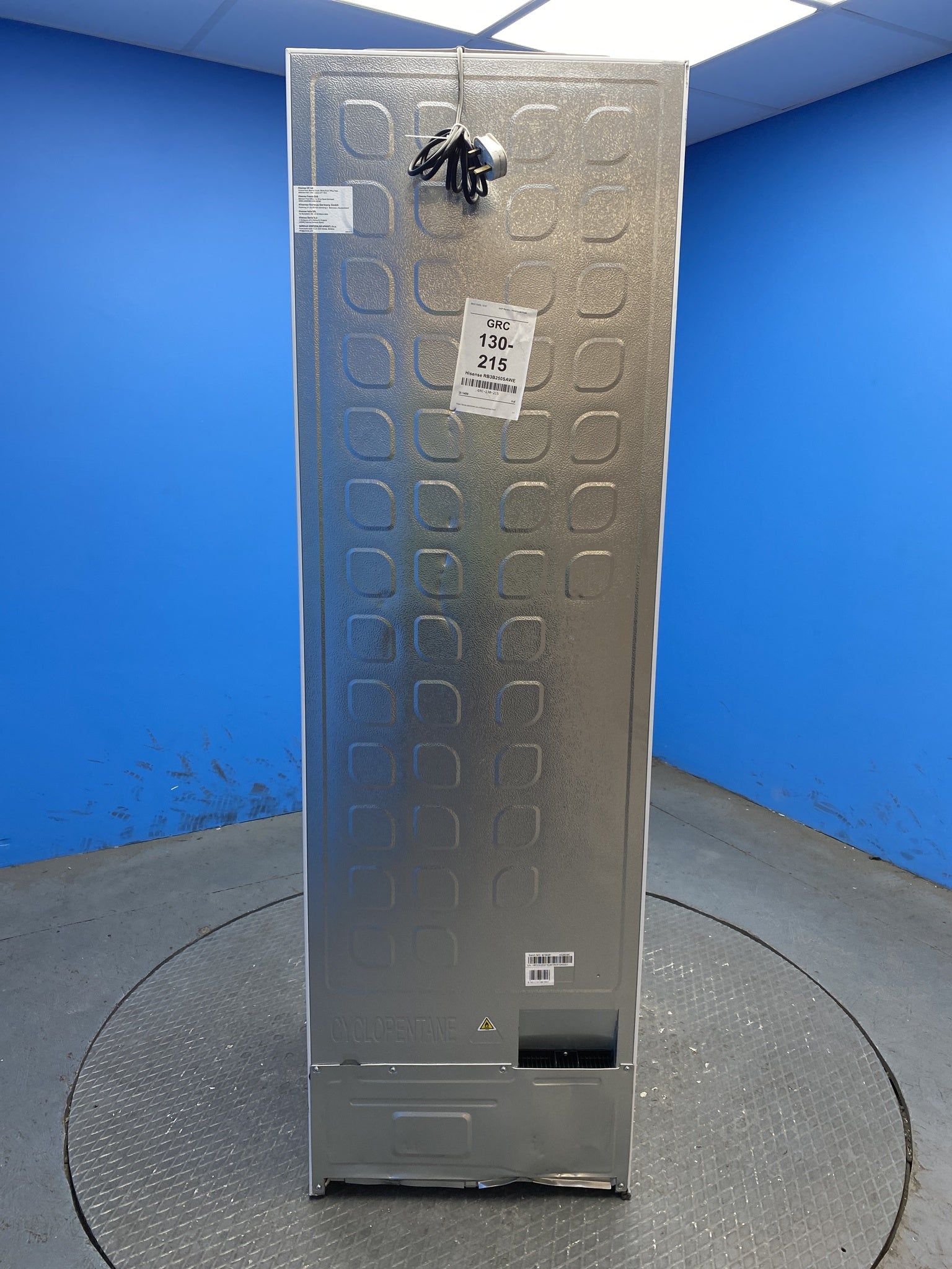 Hisense RB3B250SAWE Integrated 252L No Frost Fridge Freezer