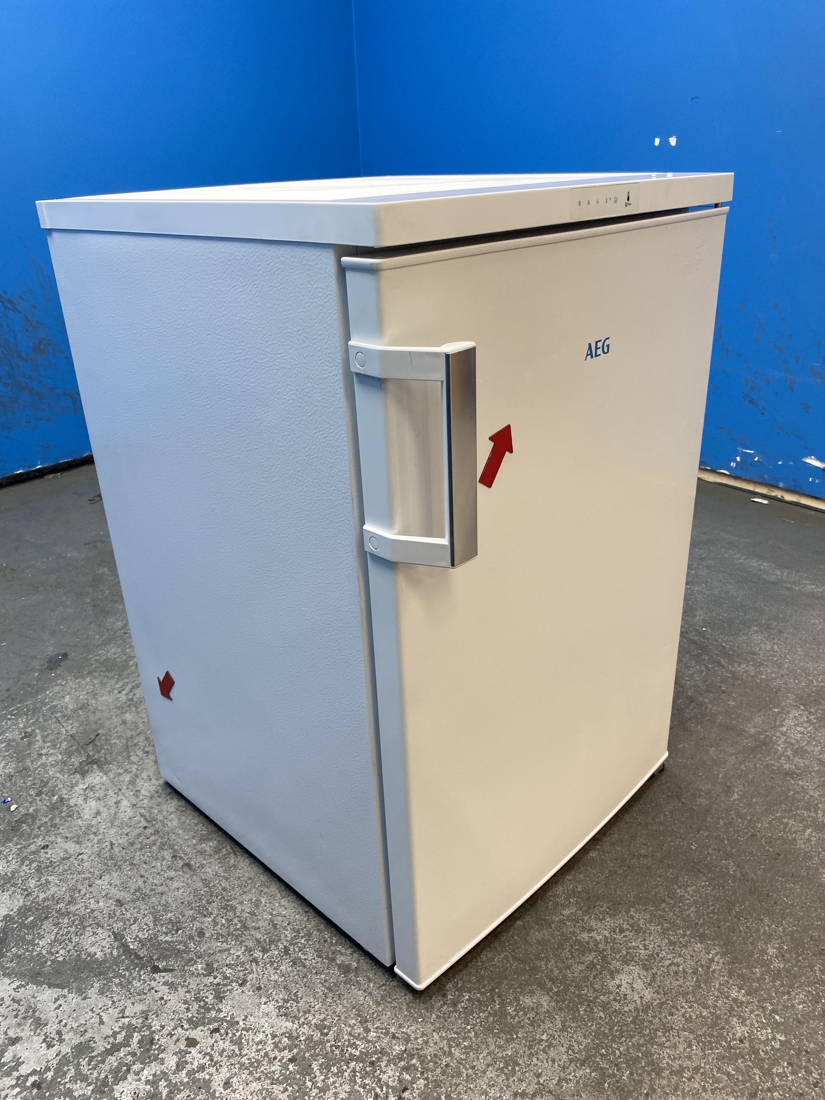 #GRC-155-988 - AEG 5000 Series OT5OR141DW Under Counter Larder Fridge