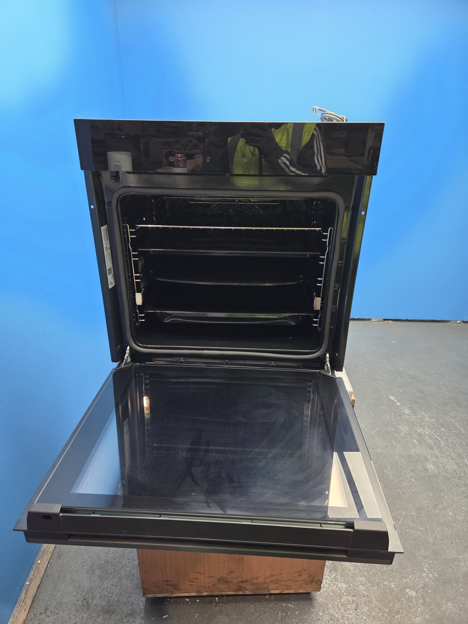 Hisense Hi6 BlackLine HO66FAPizzaChef Pyrolytic Smart Oven