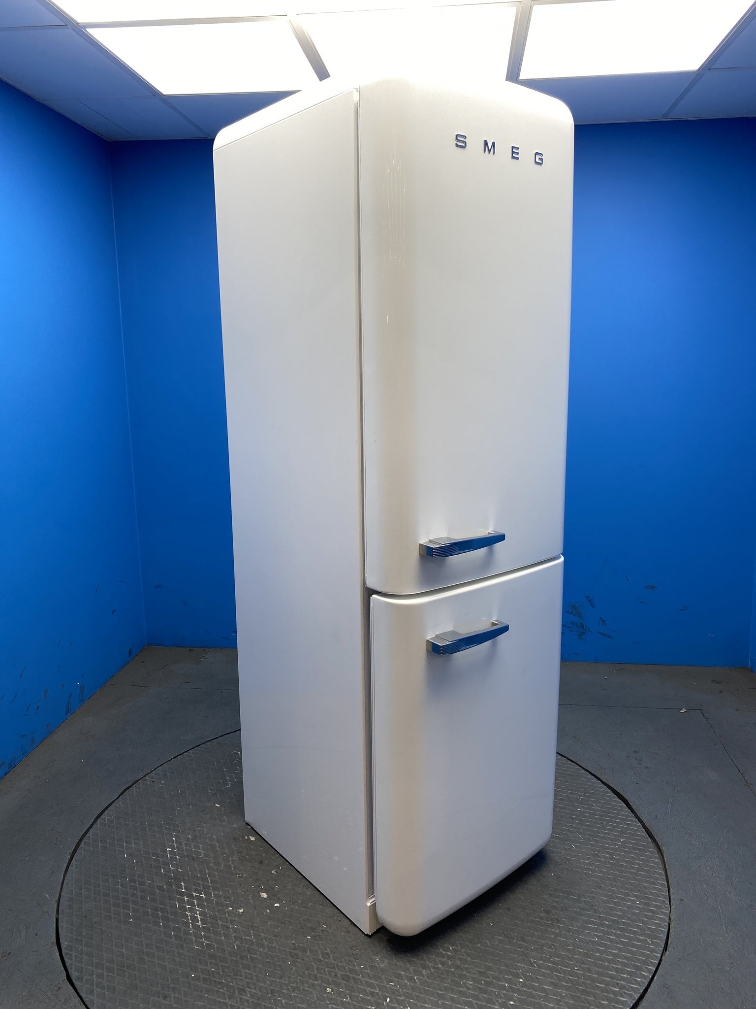 Smeg FAB32RWH5UK 50s Retro 331 Litre No Frost Fridge Freezer