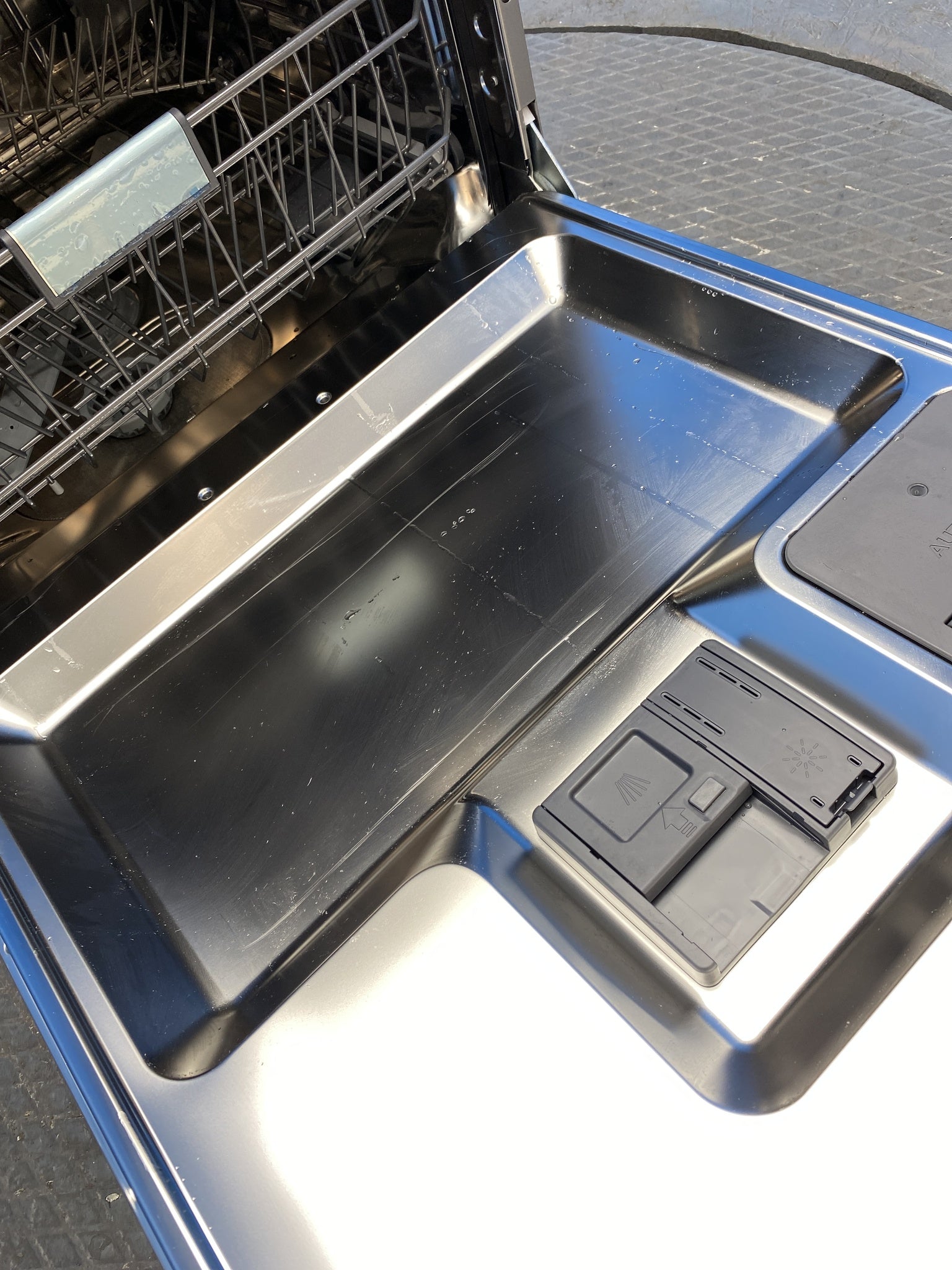 Hisense HS693C60XADUK 16 Place Wi-Fi Ready Dishwasher